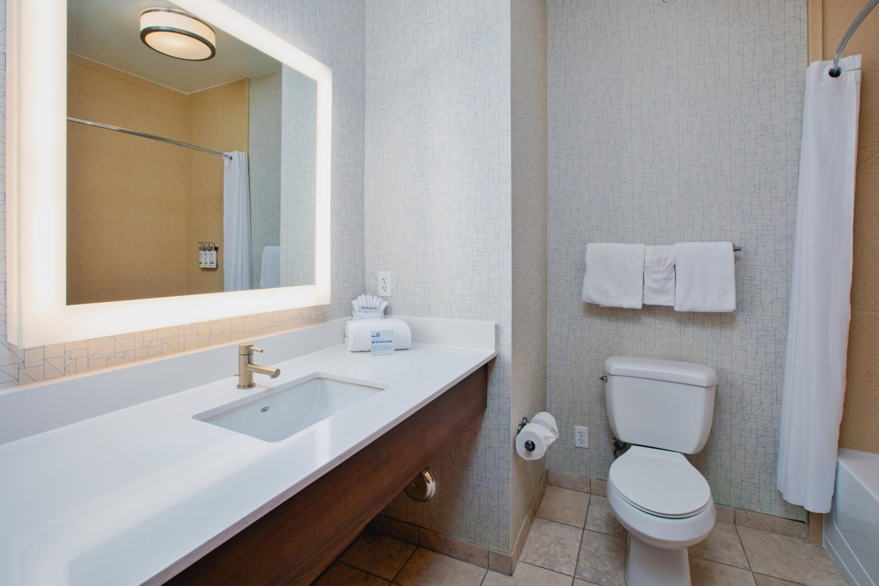Standard Queen Room with Two Queen Beds and Mobility Accessible Tub - Photo 1