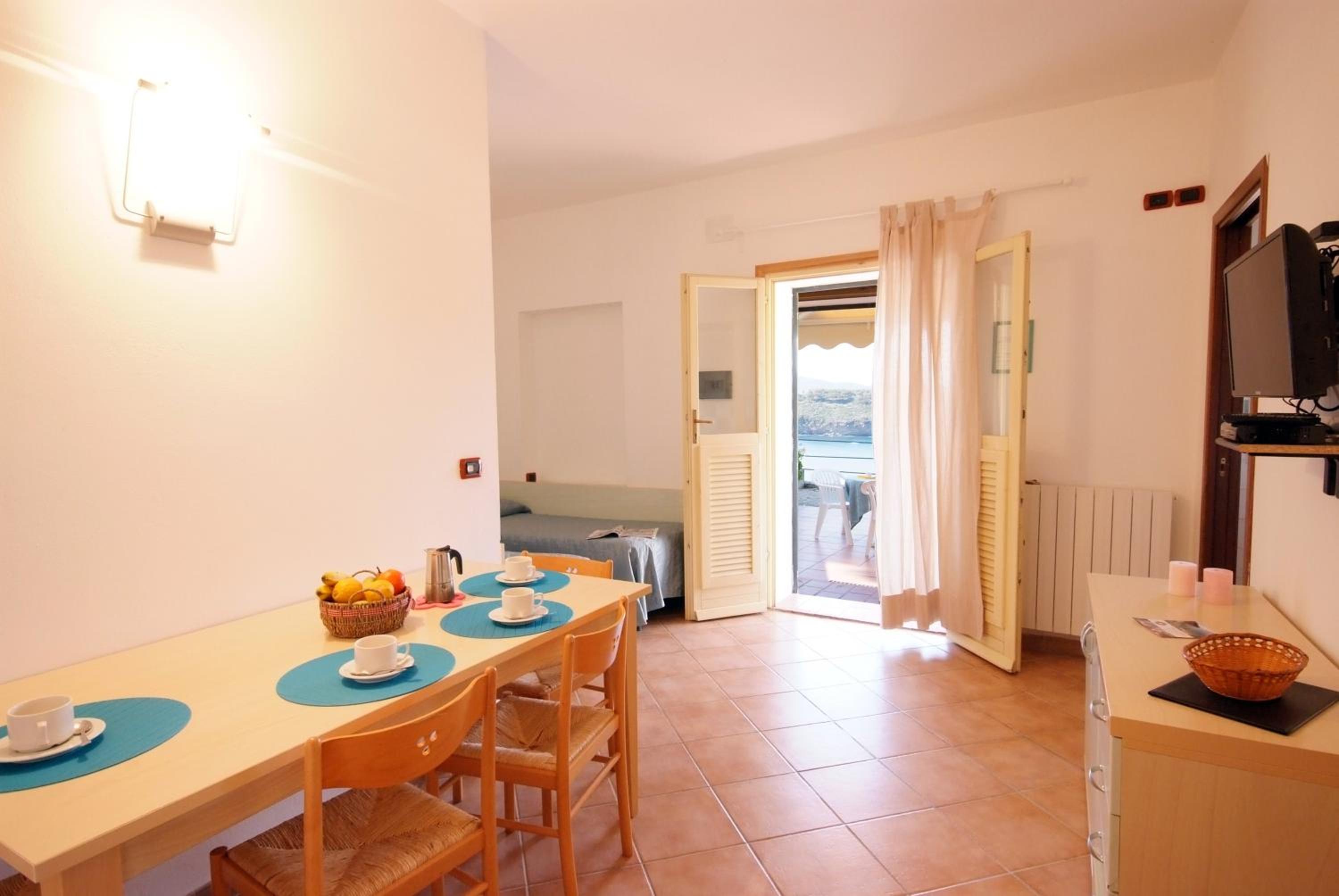 Studio Apartment with One Double Bed photo 2