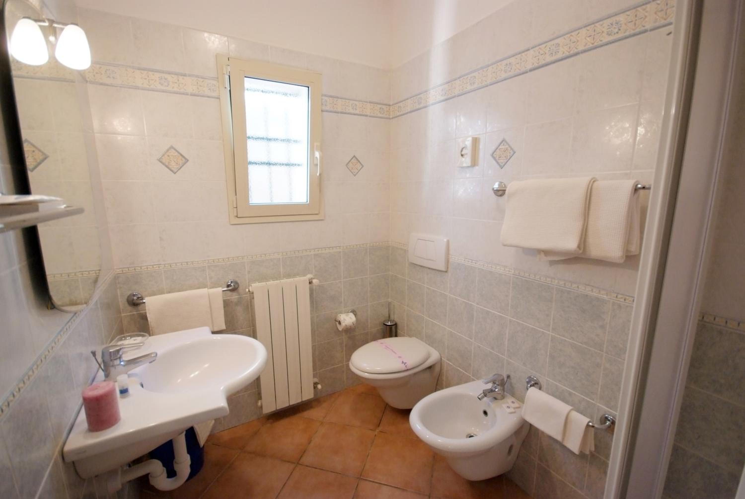 Studio Apartment with One Double Bed photo 3