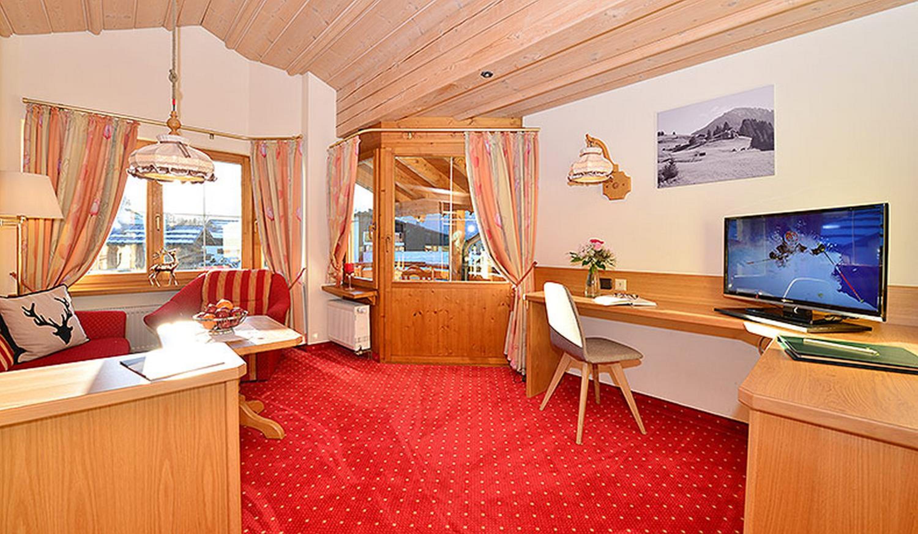 Suite - Photo 1