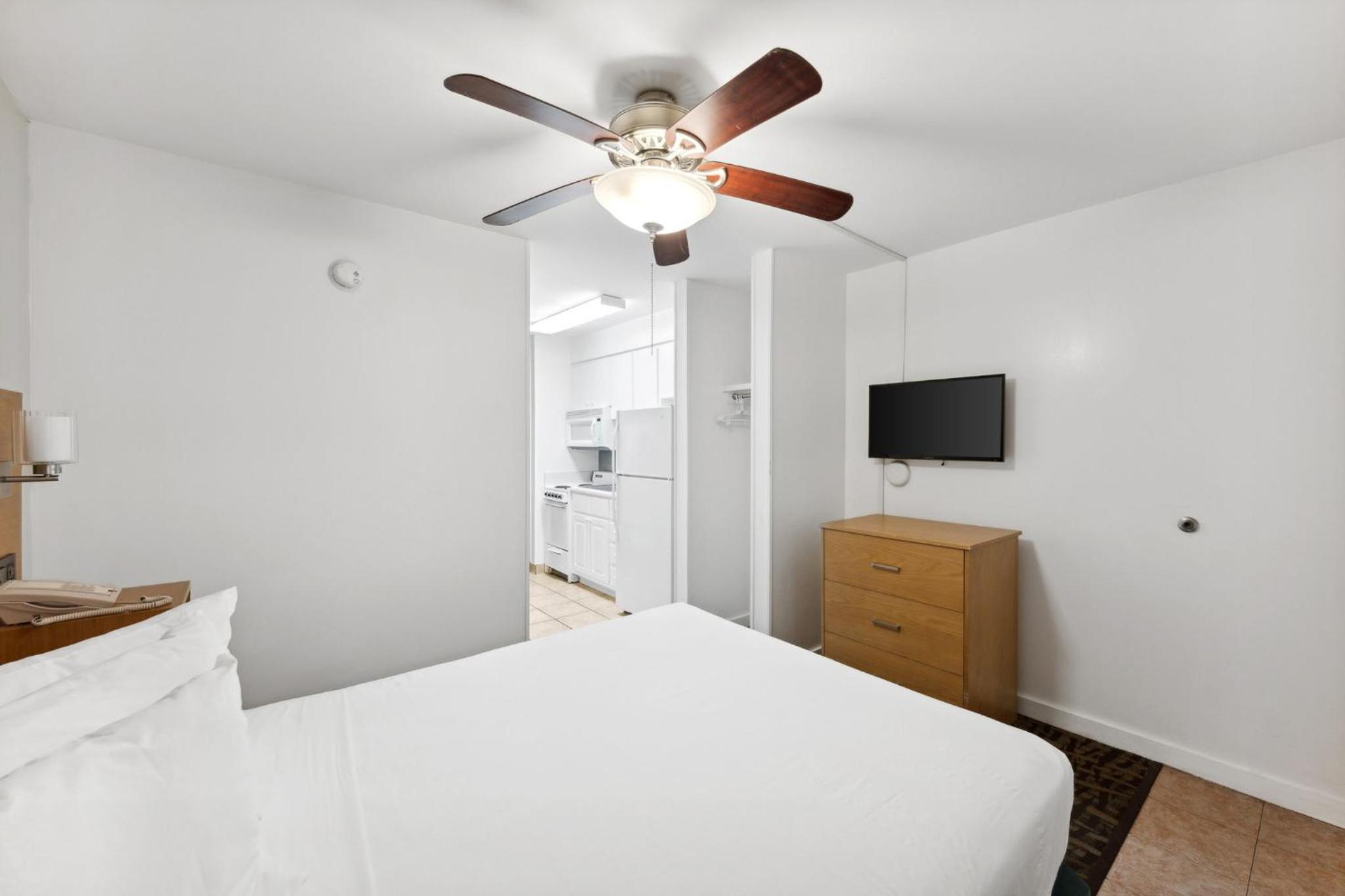 Beachfront Classic Room - Double/Double with Kitchen - Split Accommodations, photo 6