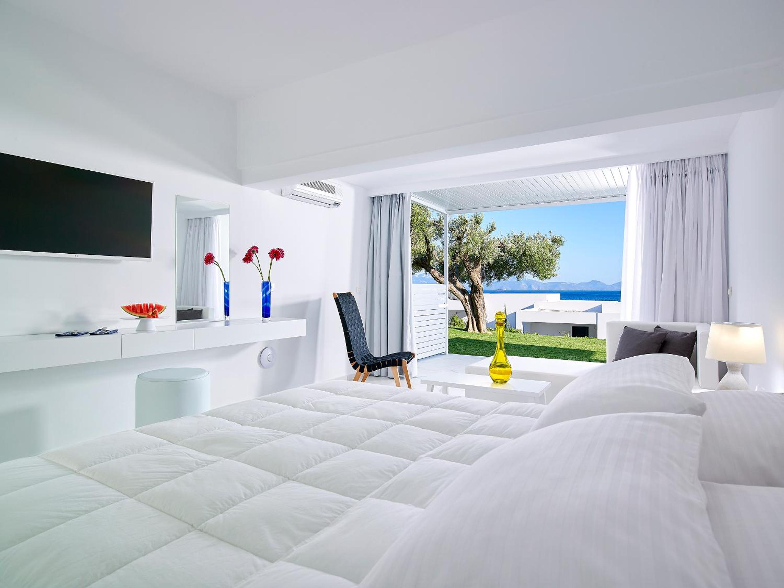Bungalow with Sea View - Photo 2