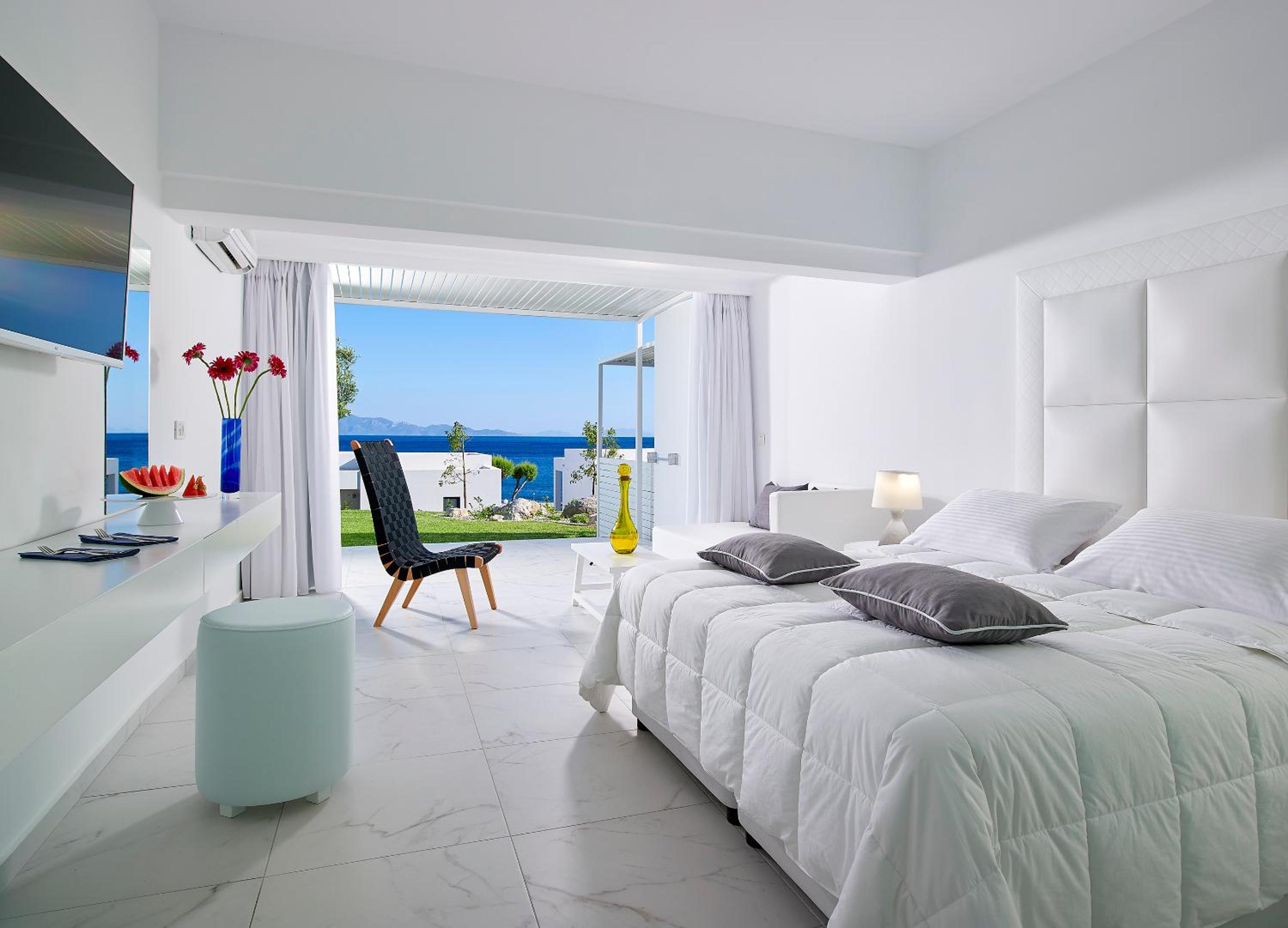 Bungalow with Sea View - Photo 1