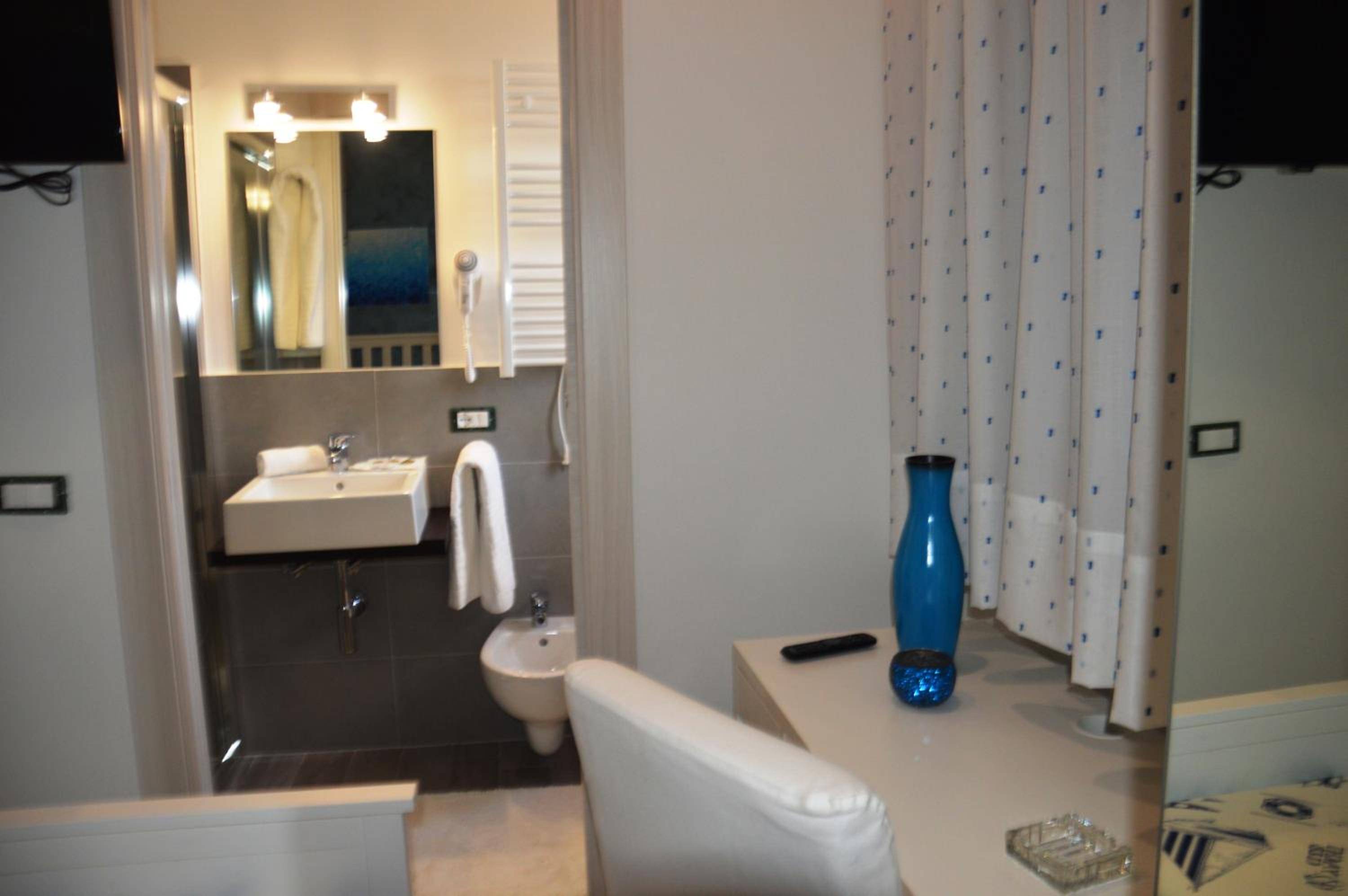 Standard Double Room - Photo 2