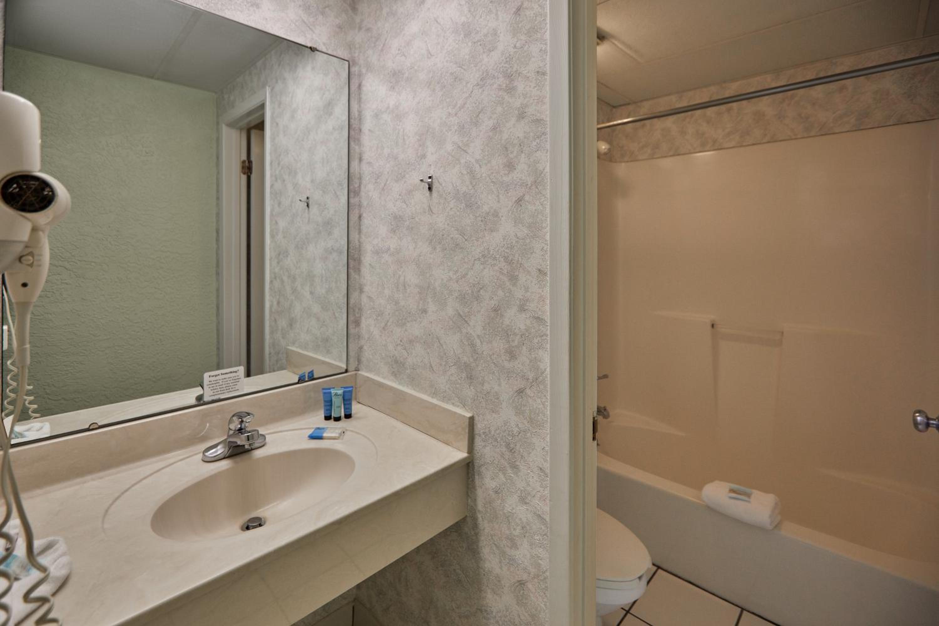 Classic Room - Queen/Queen with Kitchen Northside, No Beach View photo 1