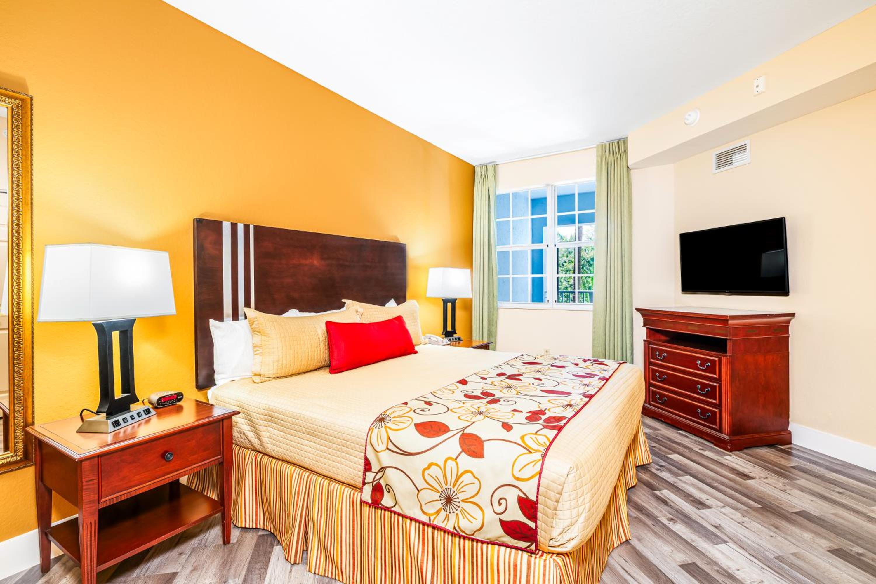 Two-Bedroom Suite - Photo 9