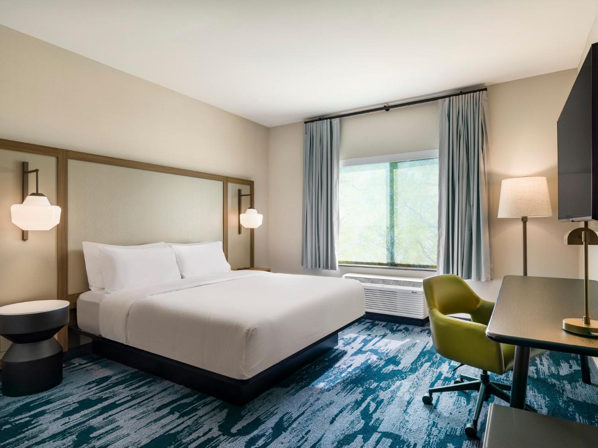 Standard King Room with Limited View