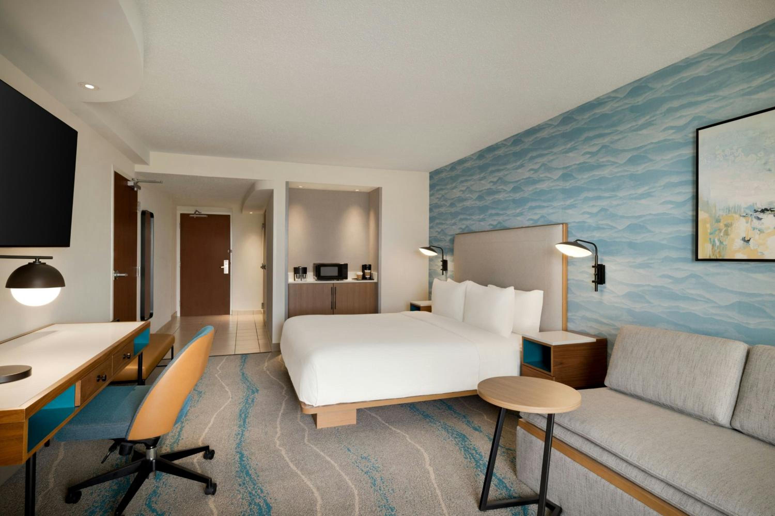 King Room with Sofa Bed/Boardwalk View/Oceanfront - Mobility/Hearing Accessible with Roll-In Shower