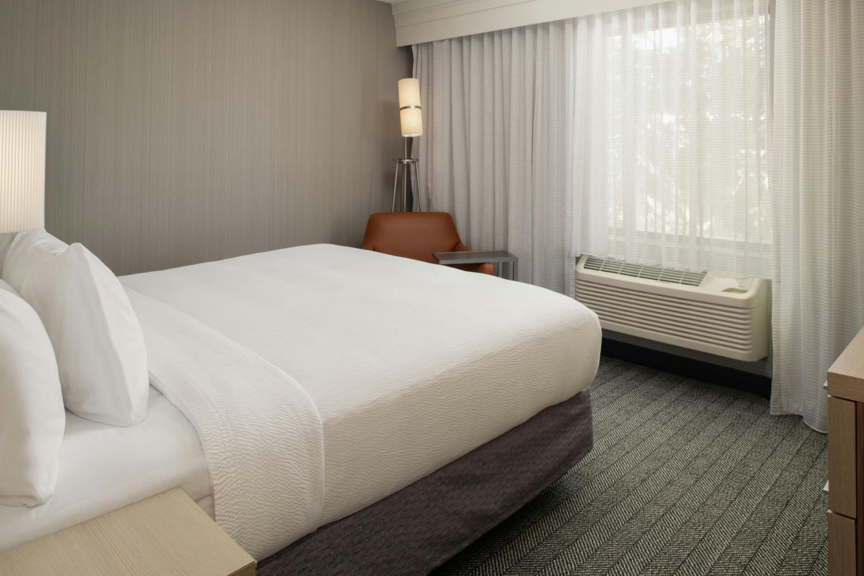King Suite with Sofa Bed and Adapted Tub - Mobility and Hearing Accessible - Photo 2