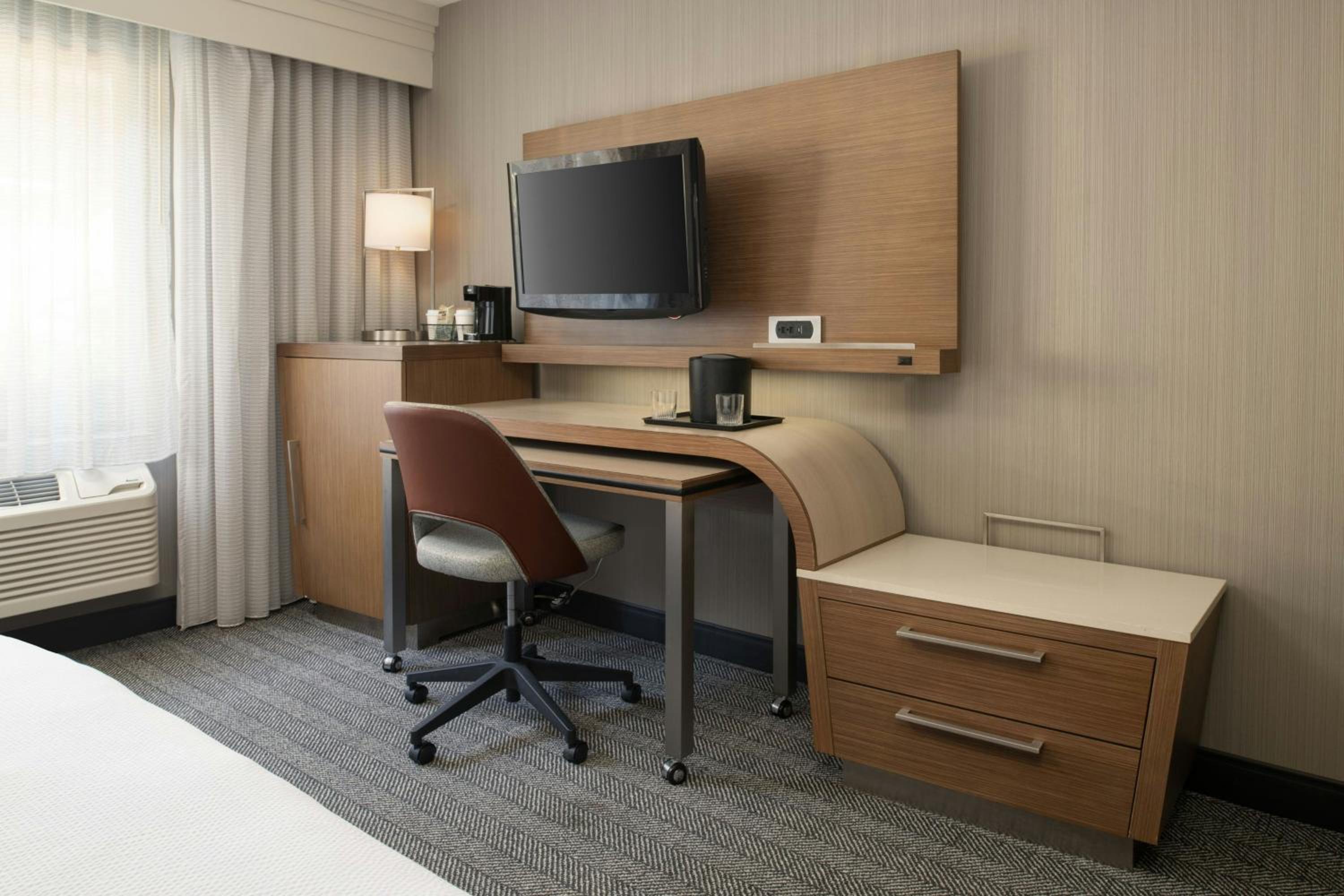 King Suite with Sofa Bed and Adapted Tub - Mobility and Hearing Accessible - Photo 4