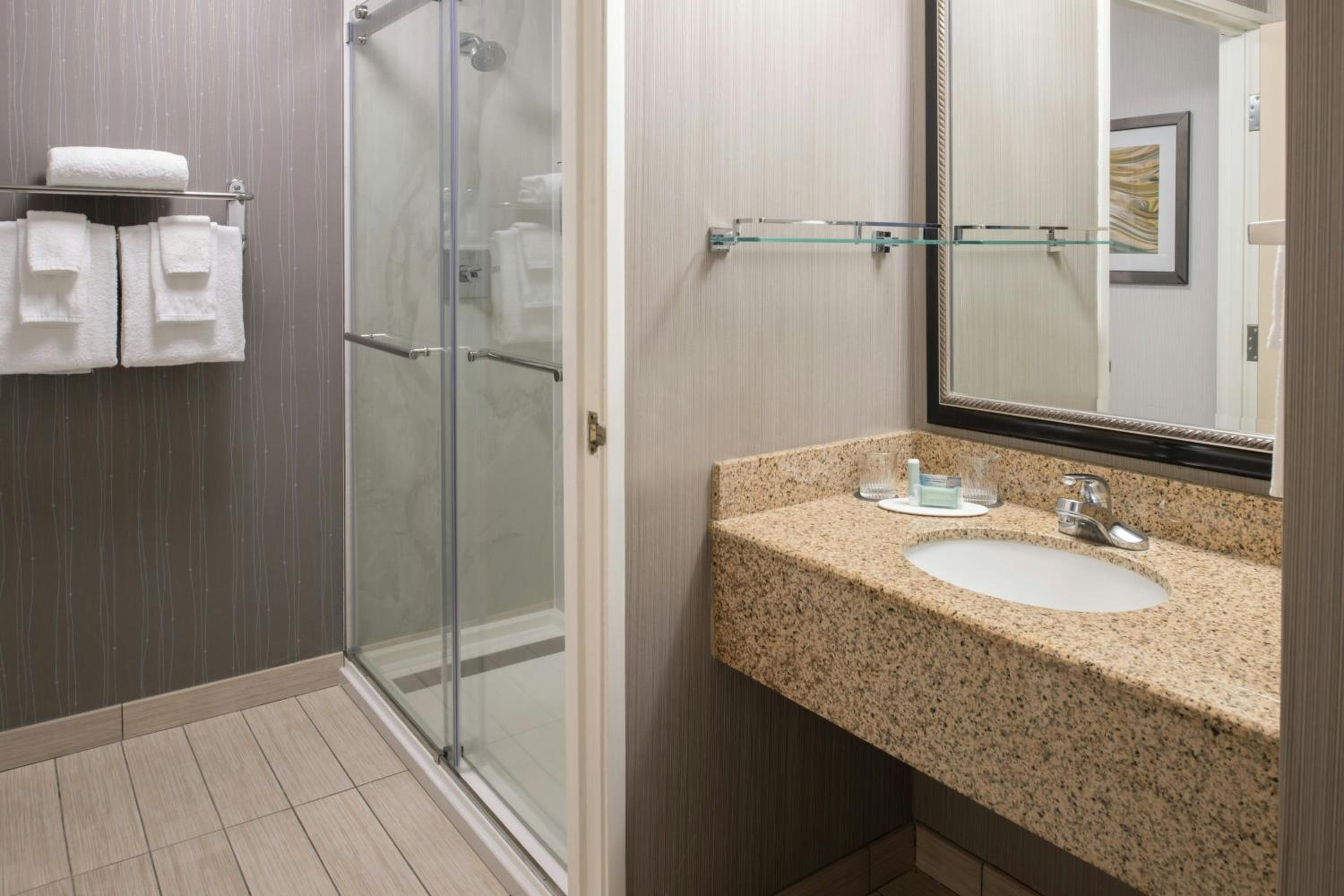 King Suite with Sofa Bed and Adapted Tub - Mobility and Hearing Accessible - Photo 7