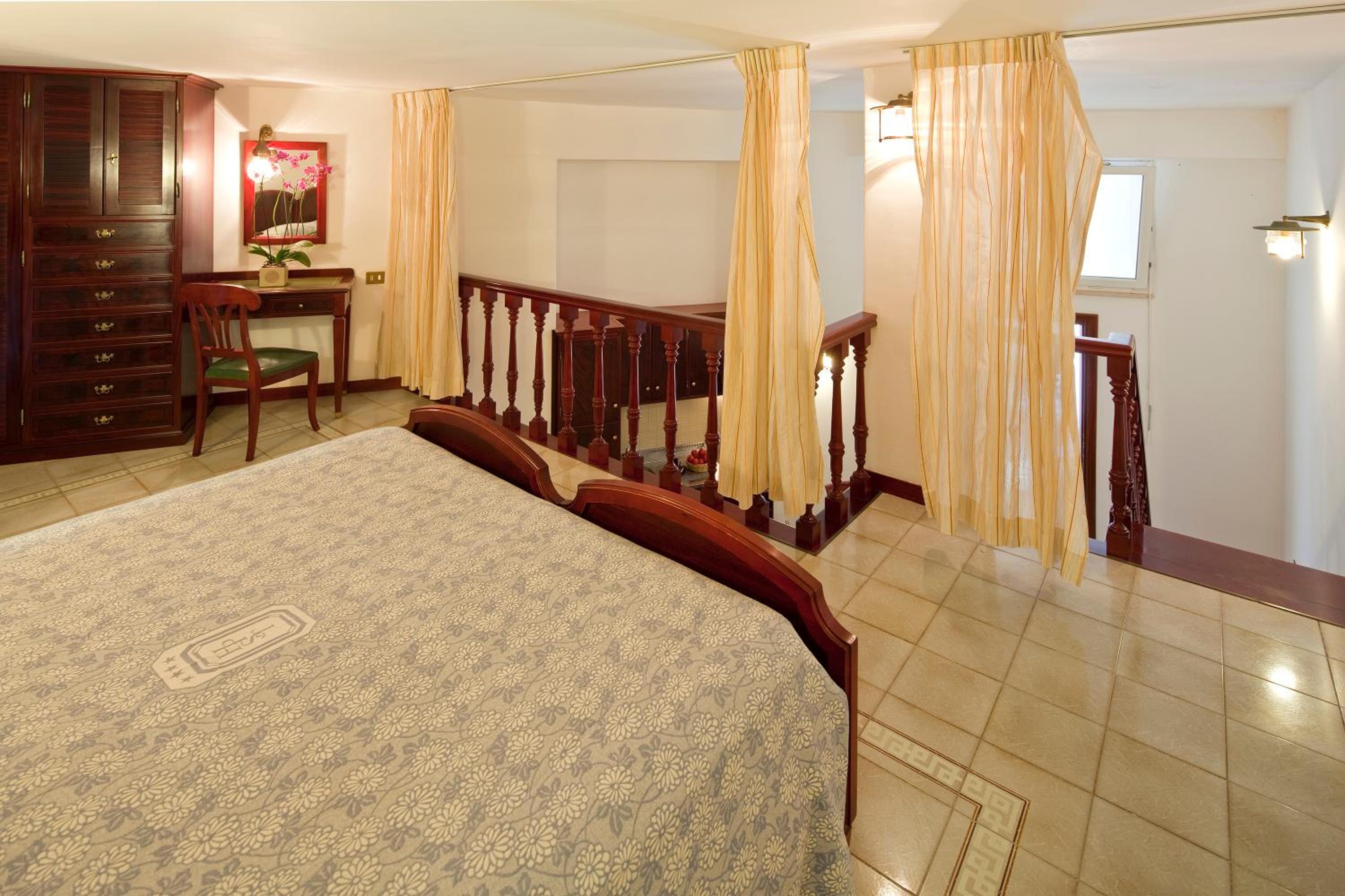 One-Bedroom Apartment - Split Level
