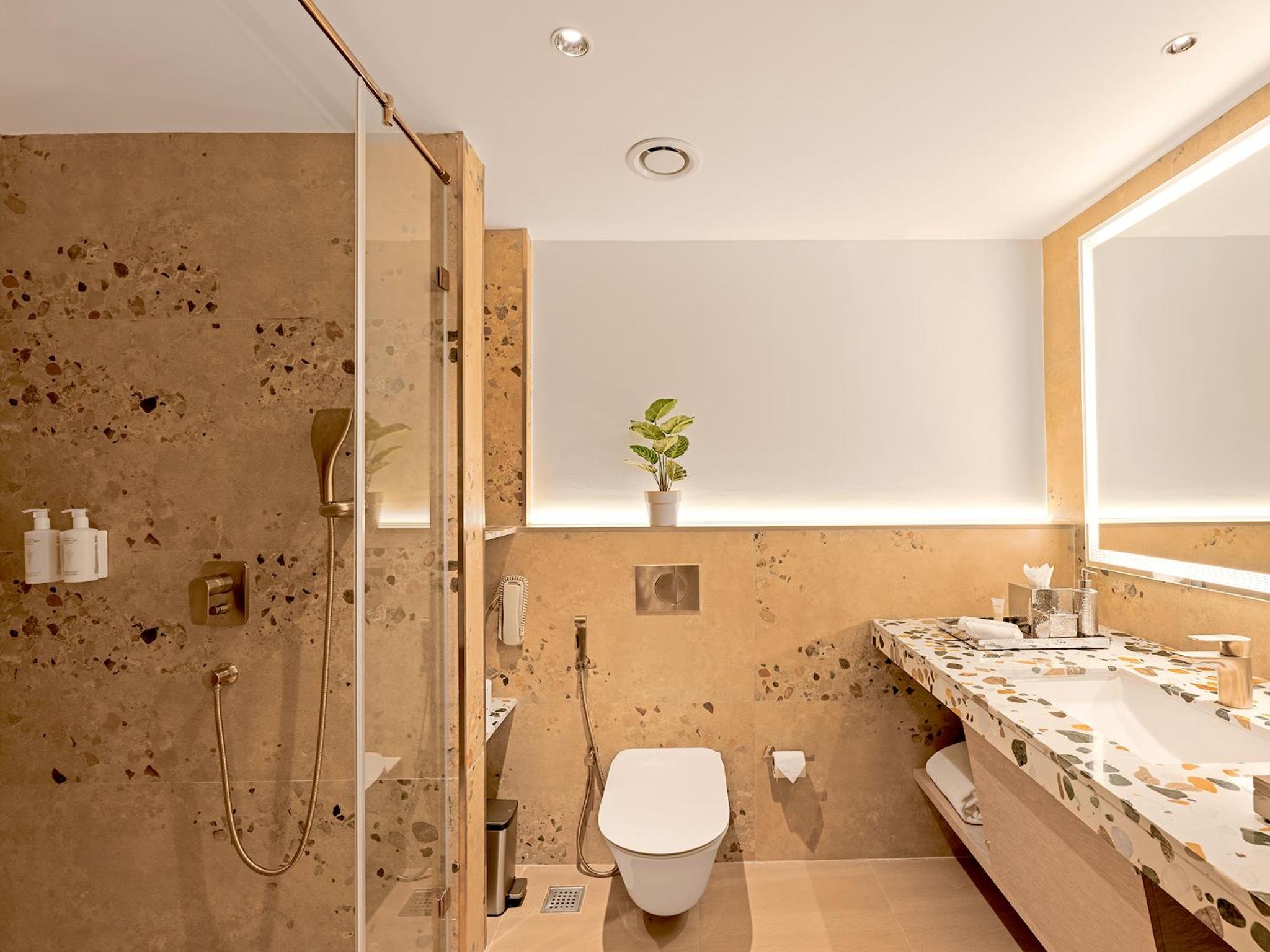 Suite - 10% Discount on  Food & Soft Beverages and SPA - 8 am to 8 pm Comp Beach Shuttle within 4km radius photo 2