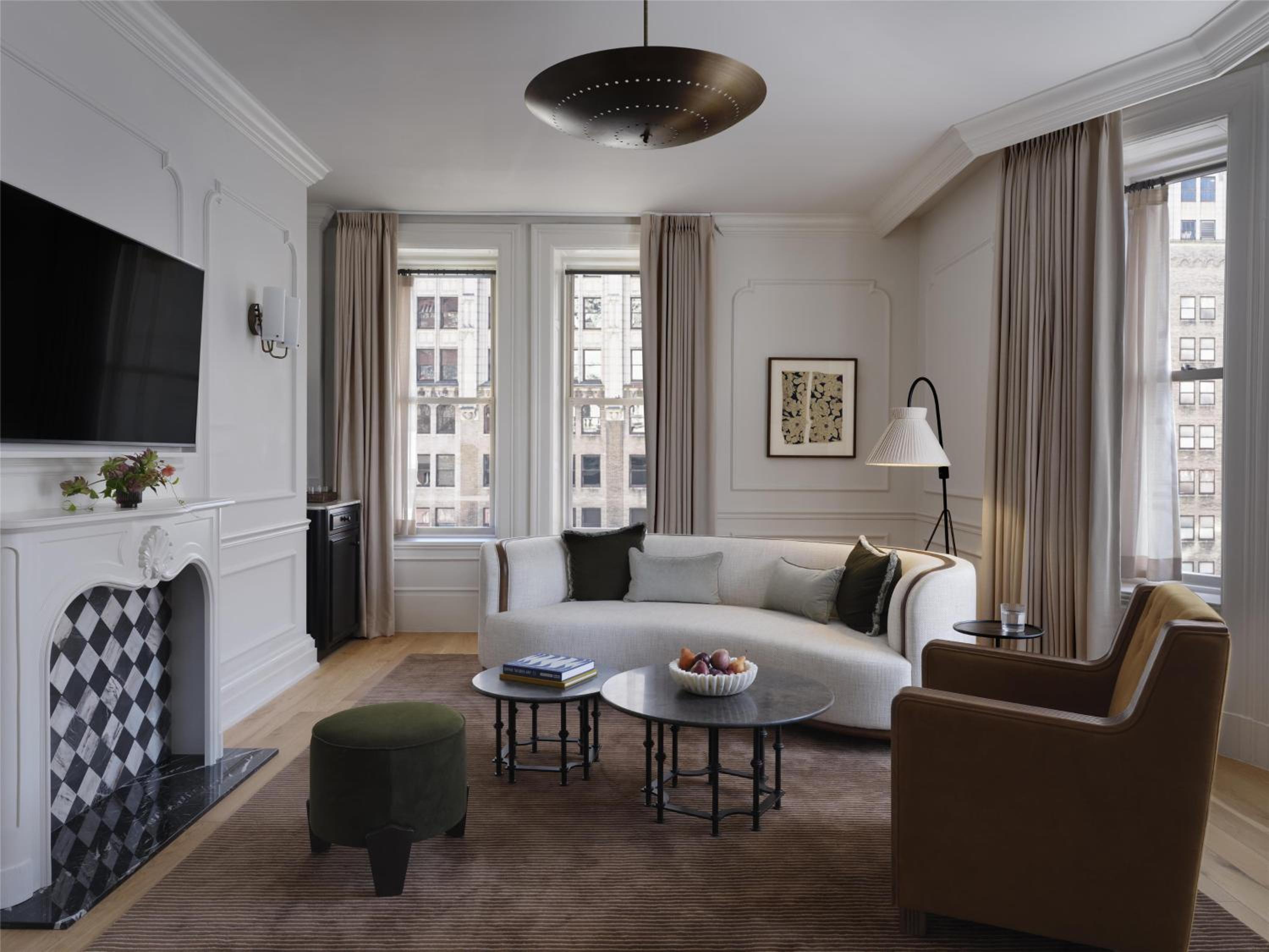 One-Bedroom Corner Suite with Accessible Tub