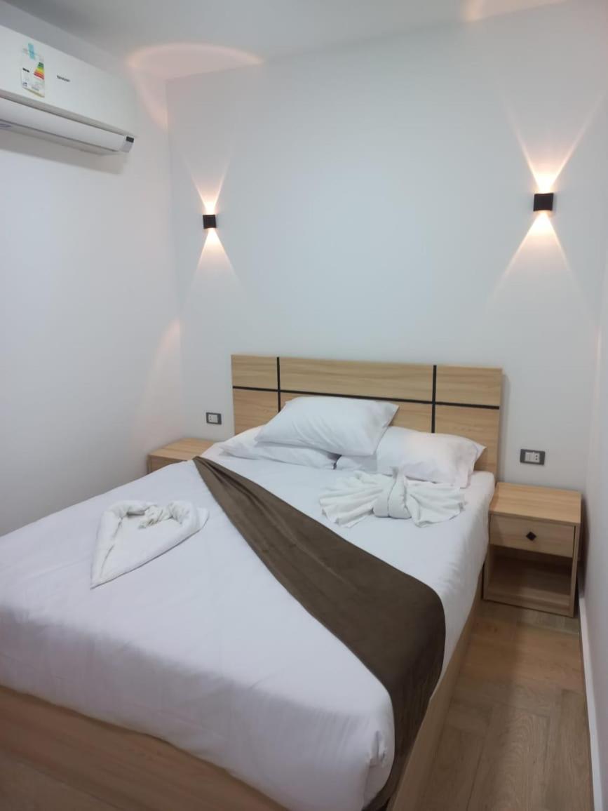 Deluxe Room (2 Adults + 1 Child)