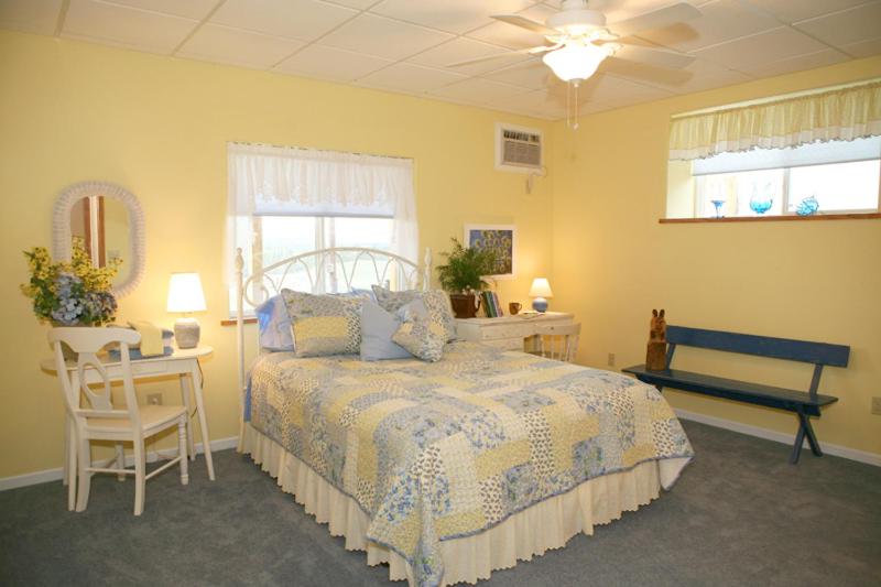 Queen Room photo 1
