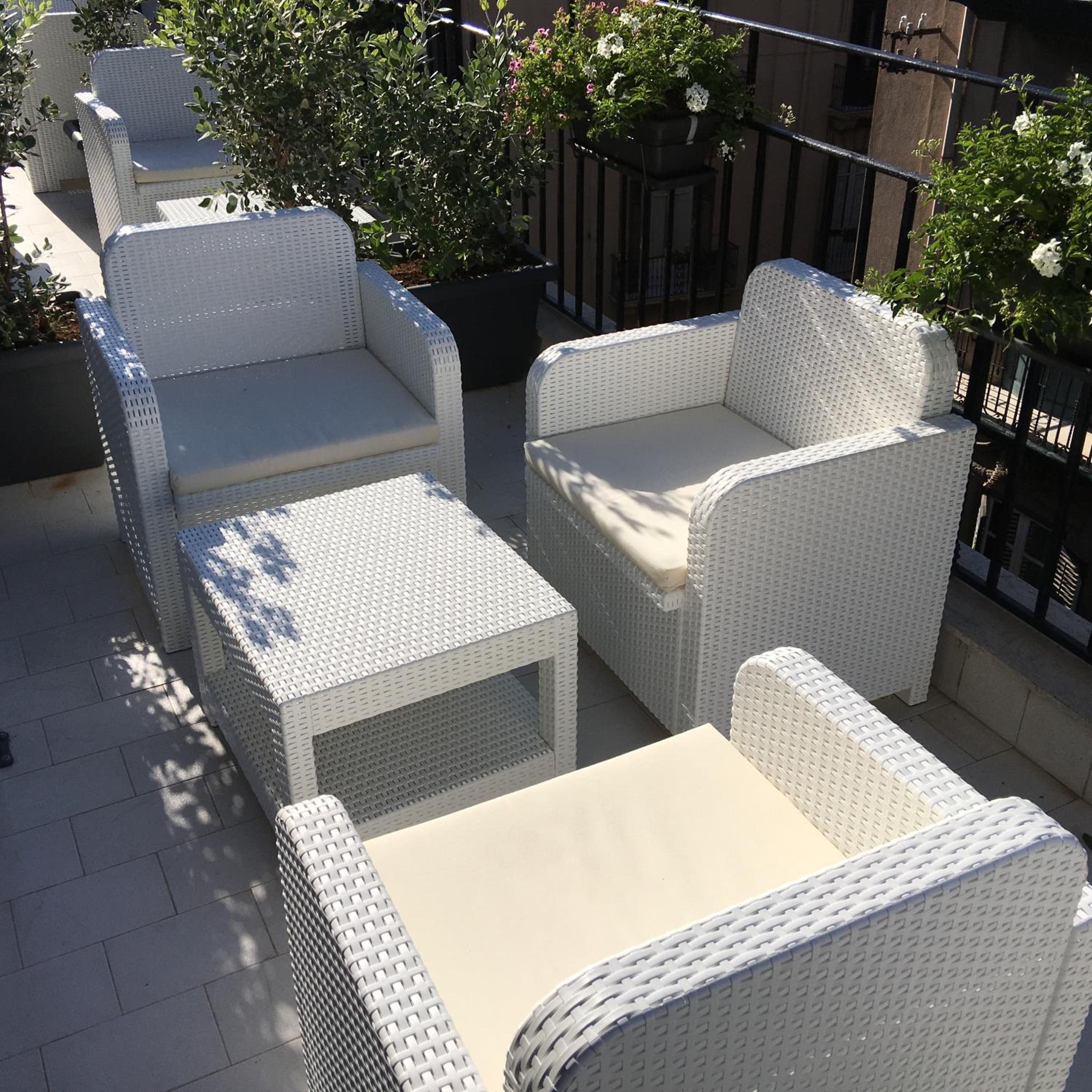 King Room with Balcony - Photo 6
