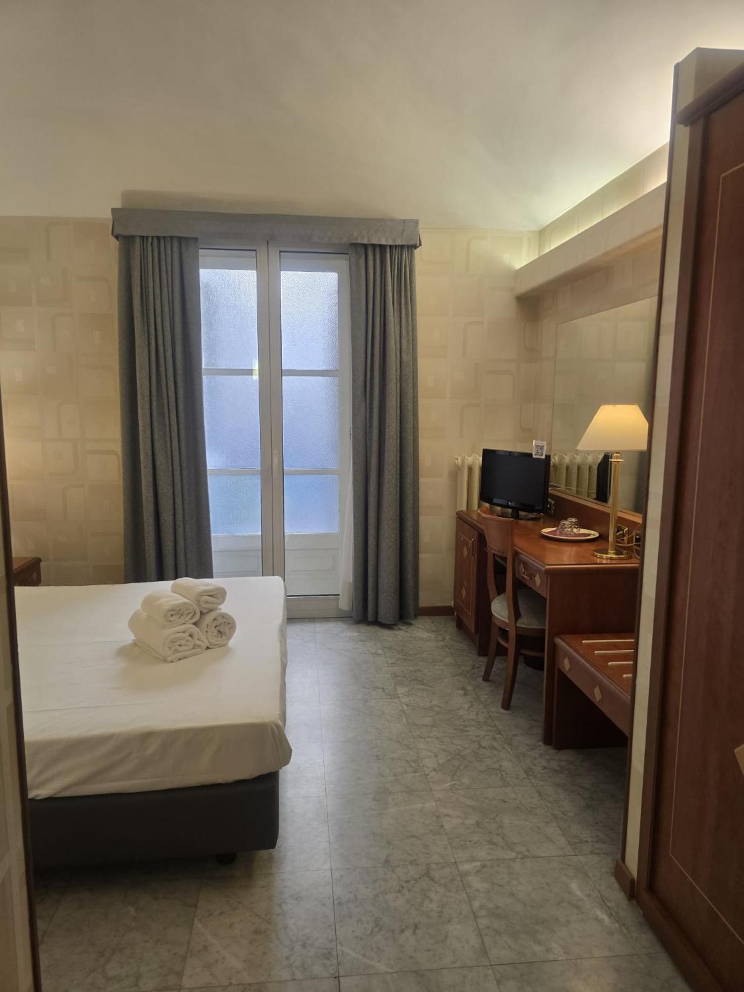 Standard Queen Room