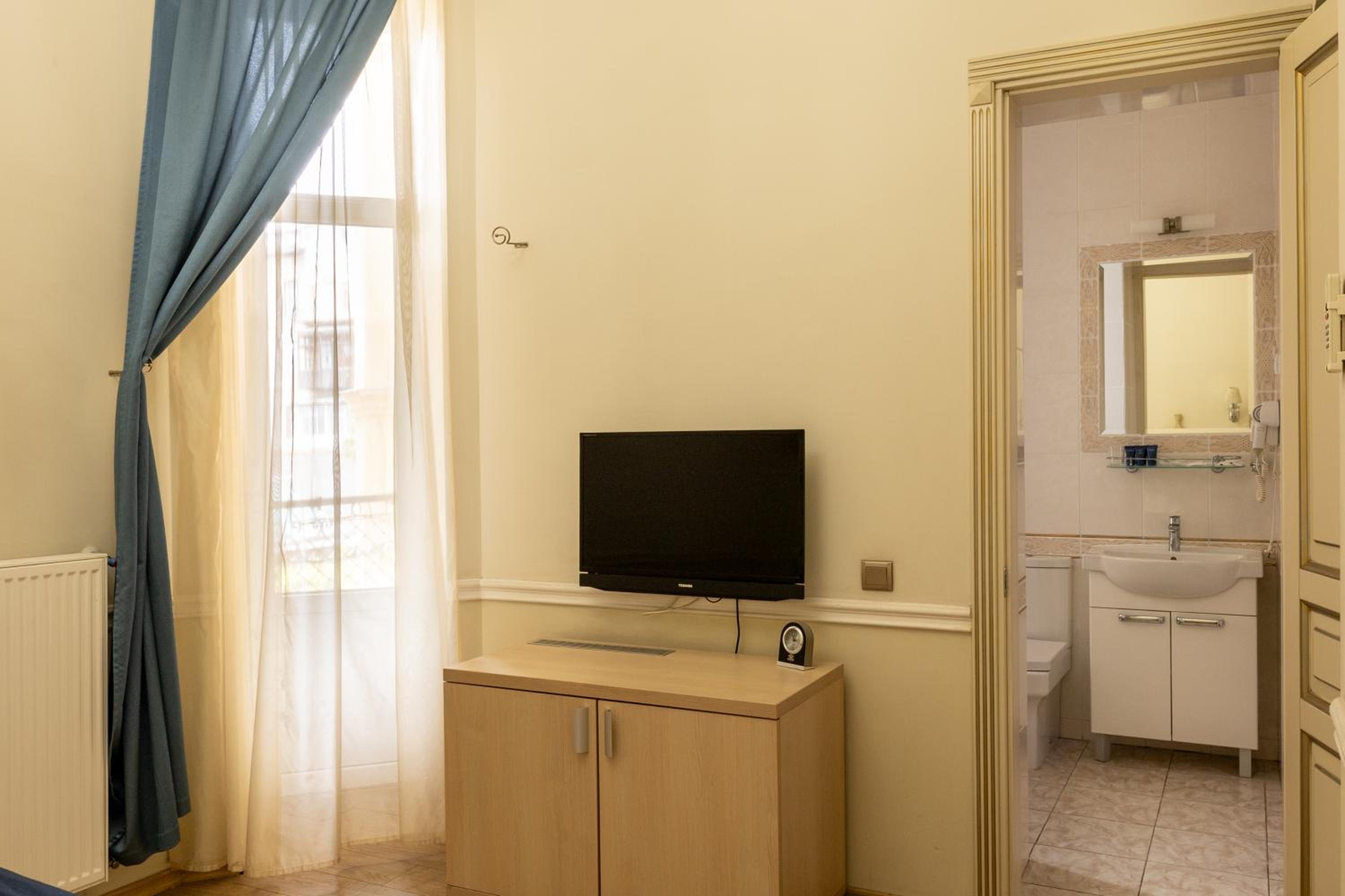 Double or Twin Room photo 3