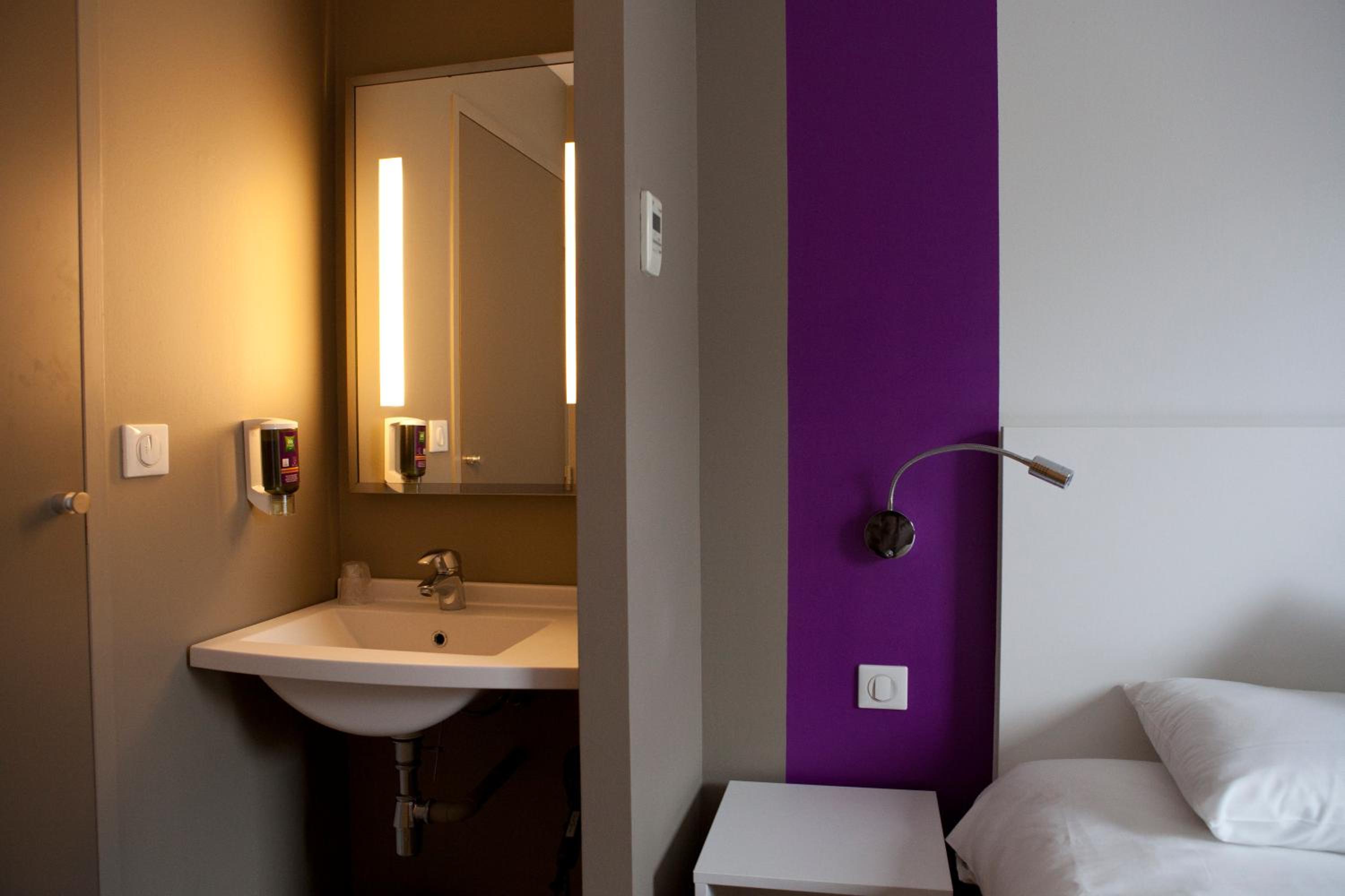 Standard Double Room - Photo 6
