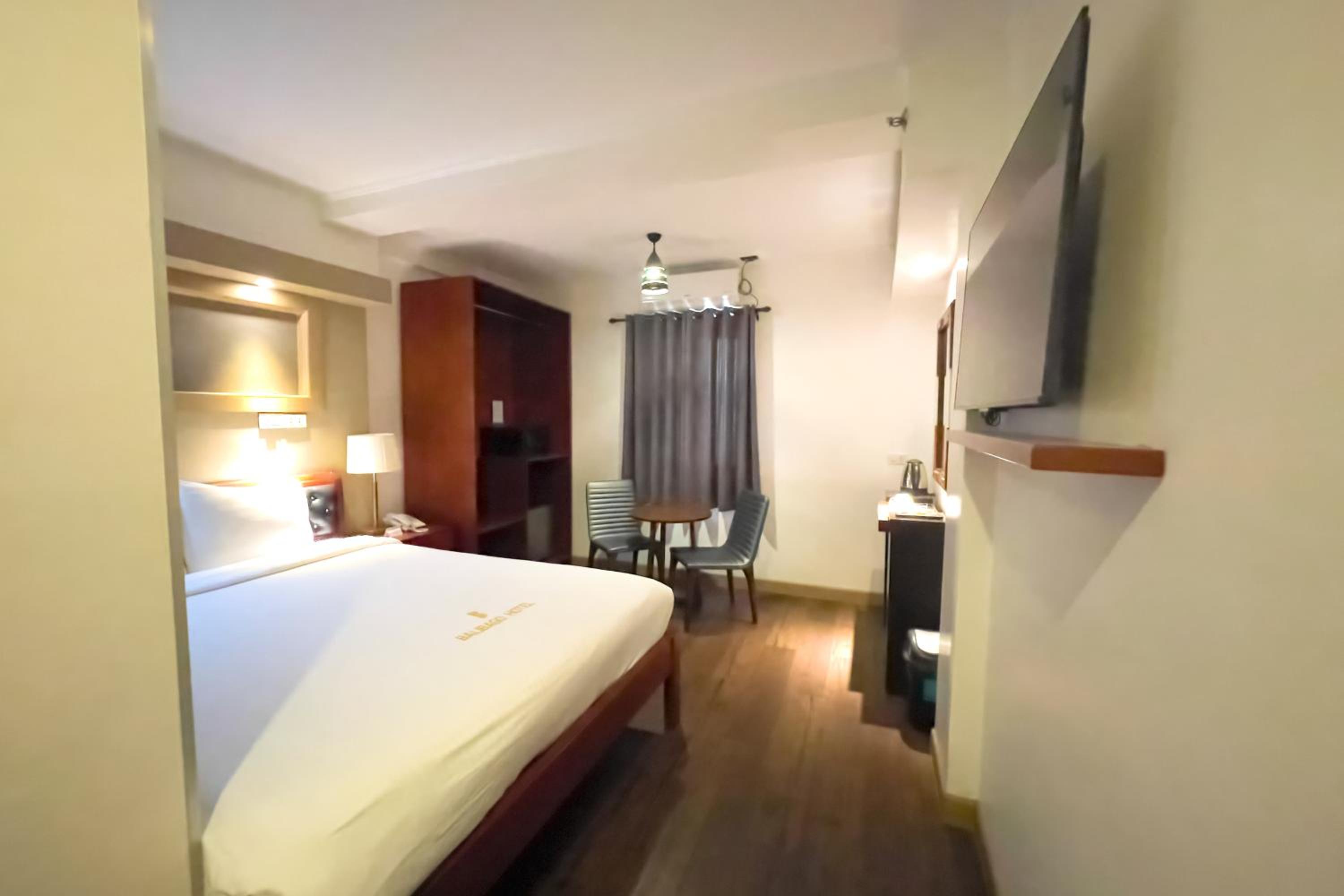 Standard Queen Room