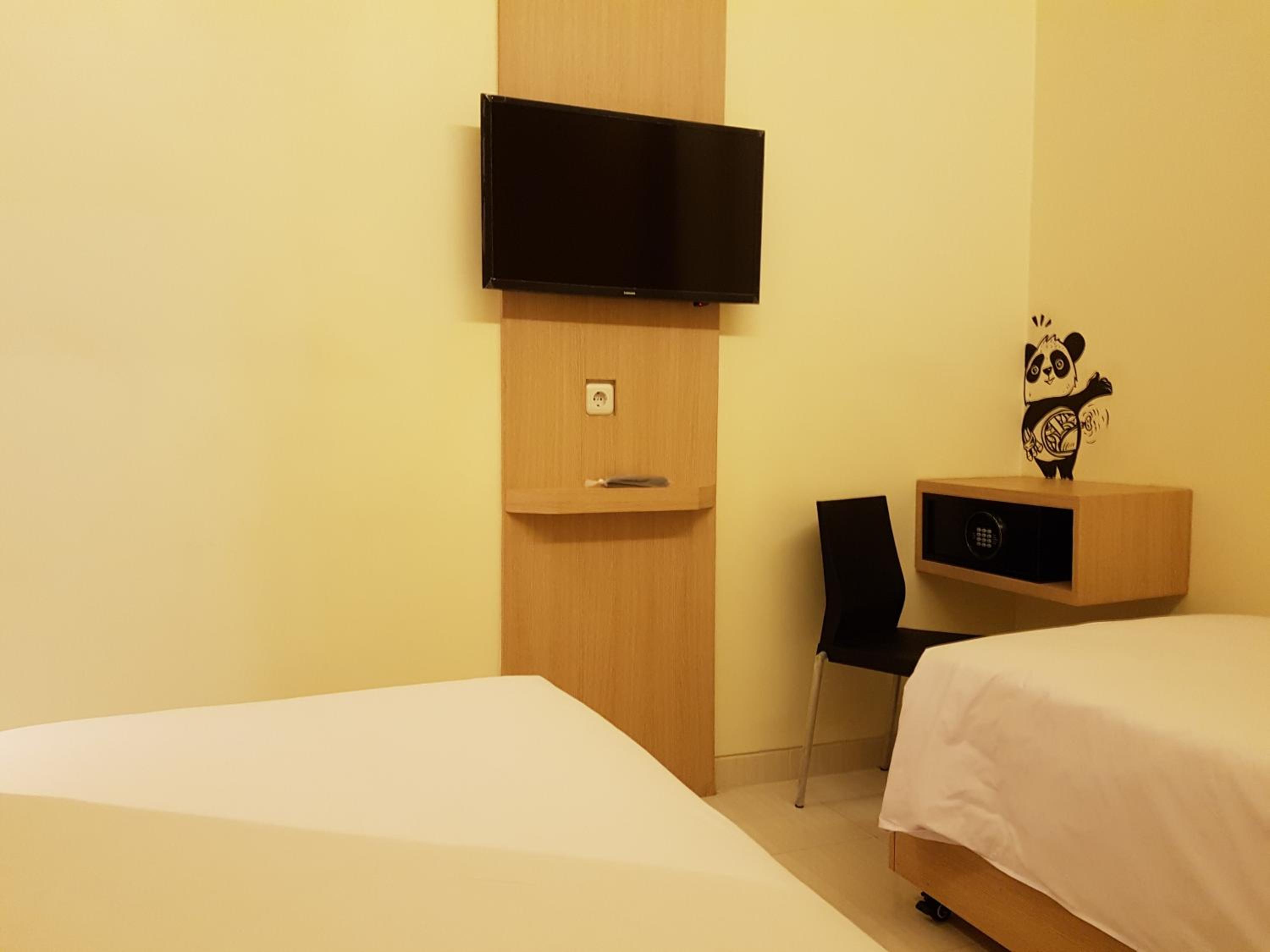Deluxe Twin Room with No Window