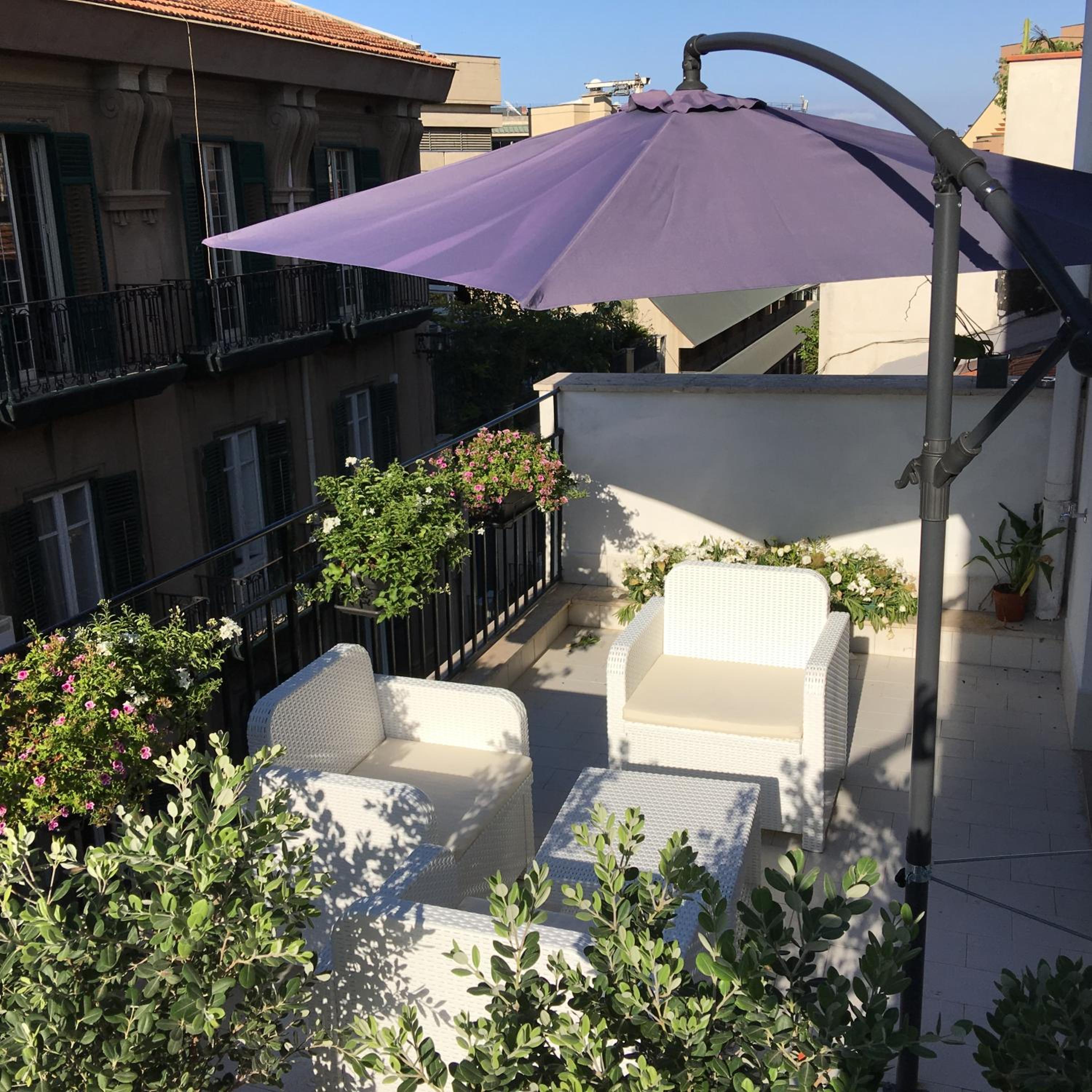 King Room with Balcony - Photo 7
