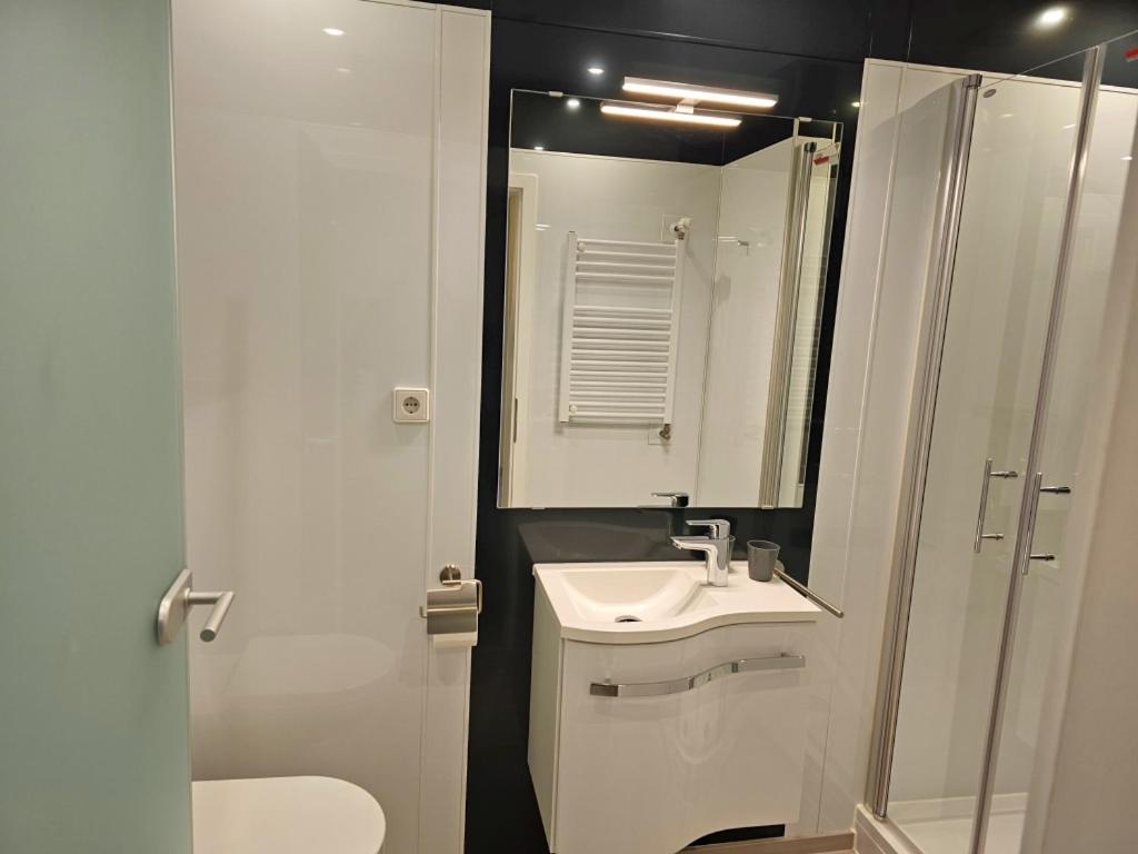 One-Bedroom Deluxe Apartment photo 2