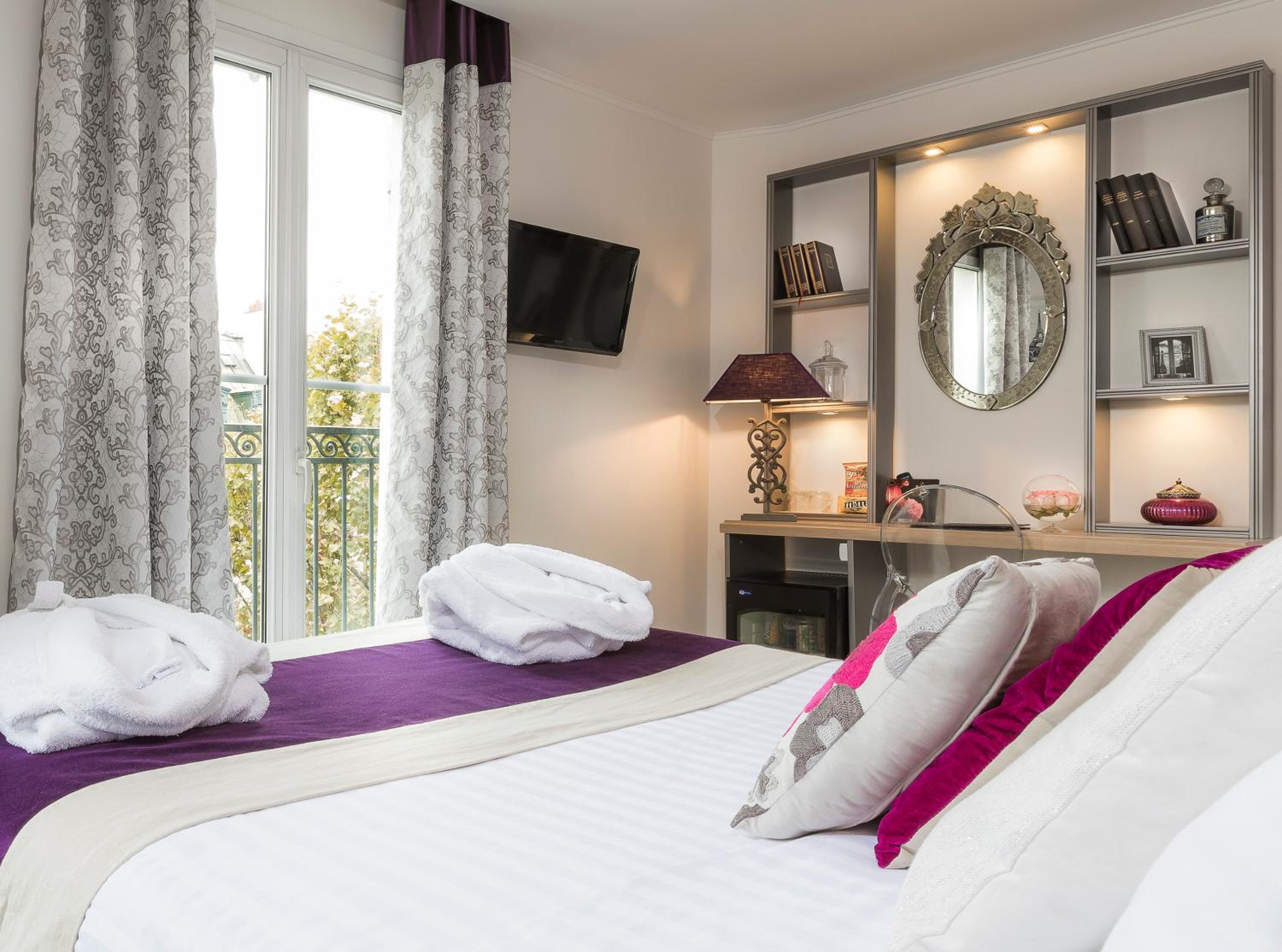 Deluxe Double Room with Balcony photo 2