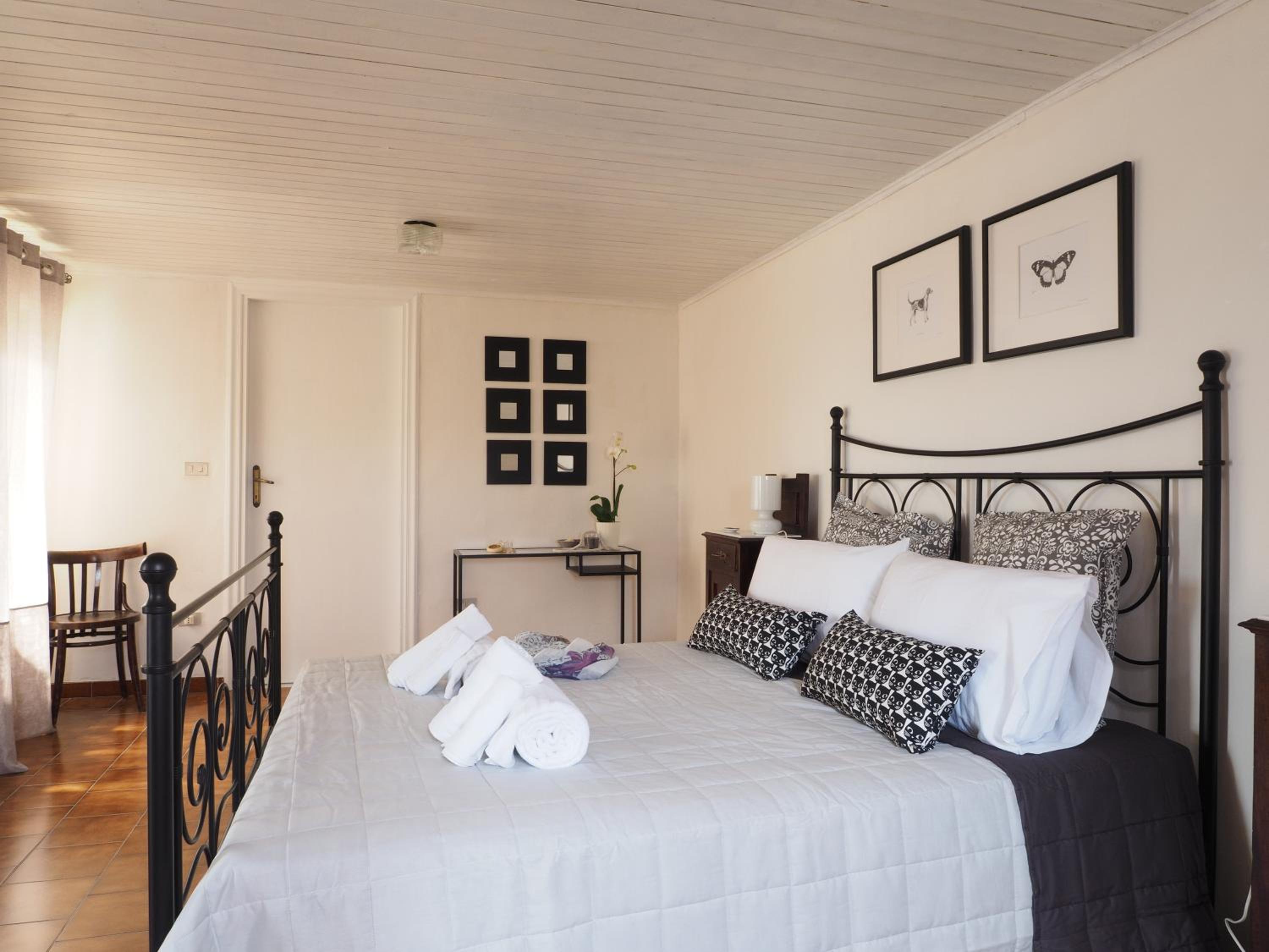 Large Double Room photo 1