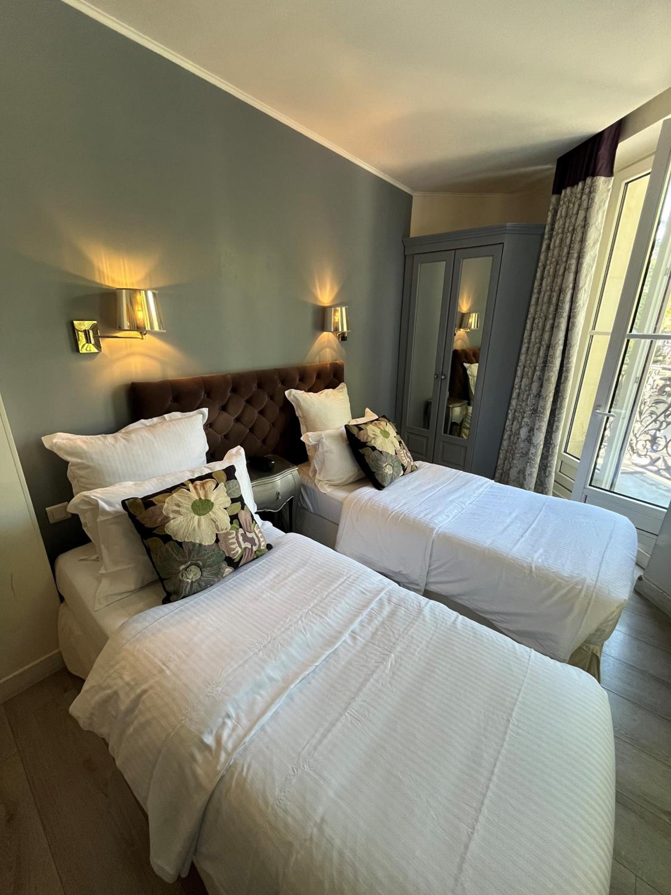 Deluxe Twin Room photo 3