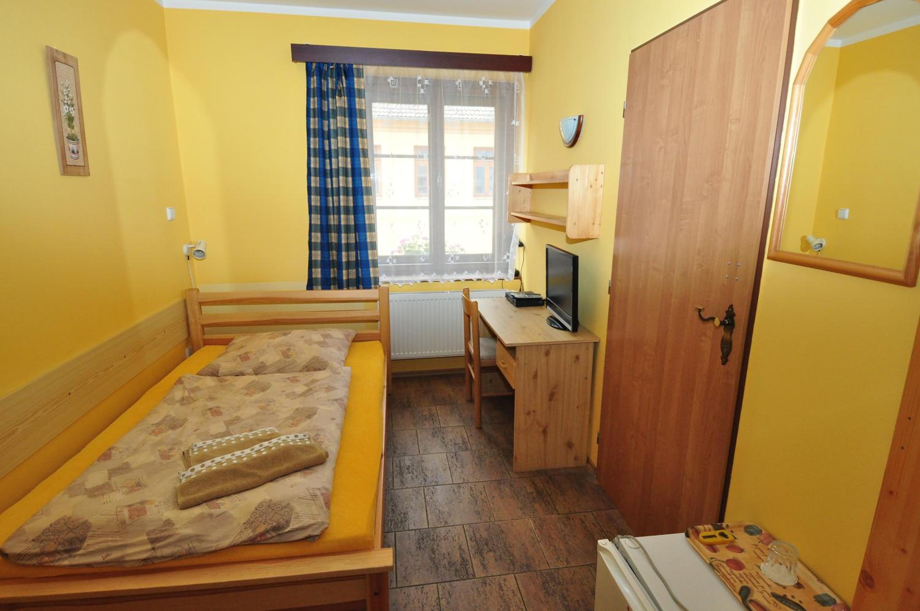 Double or Twin Room - Photo 15