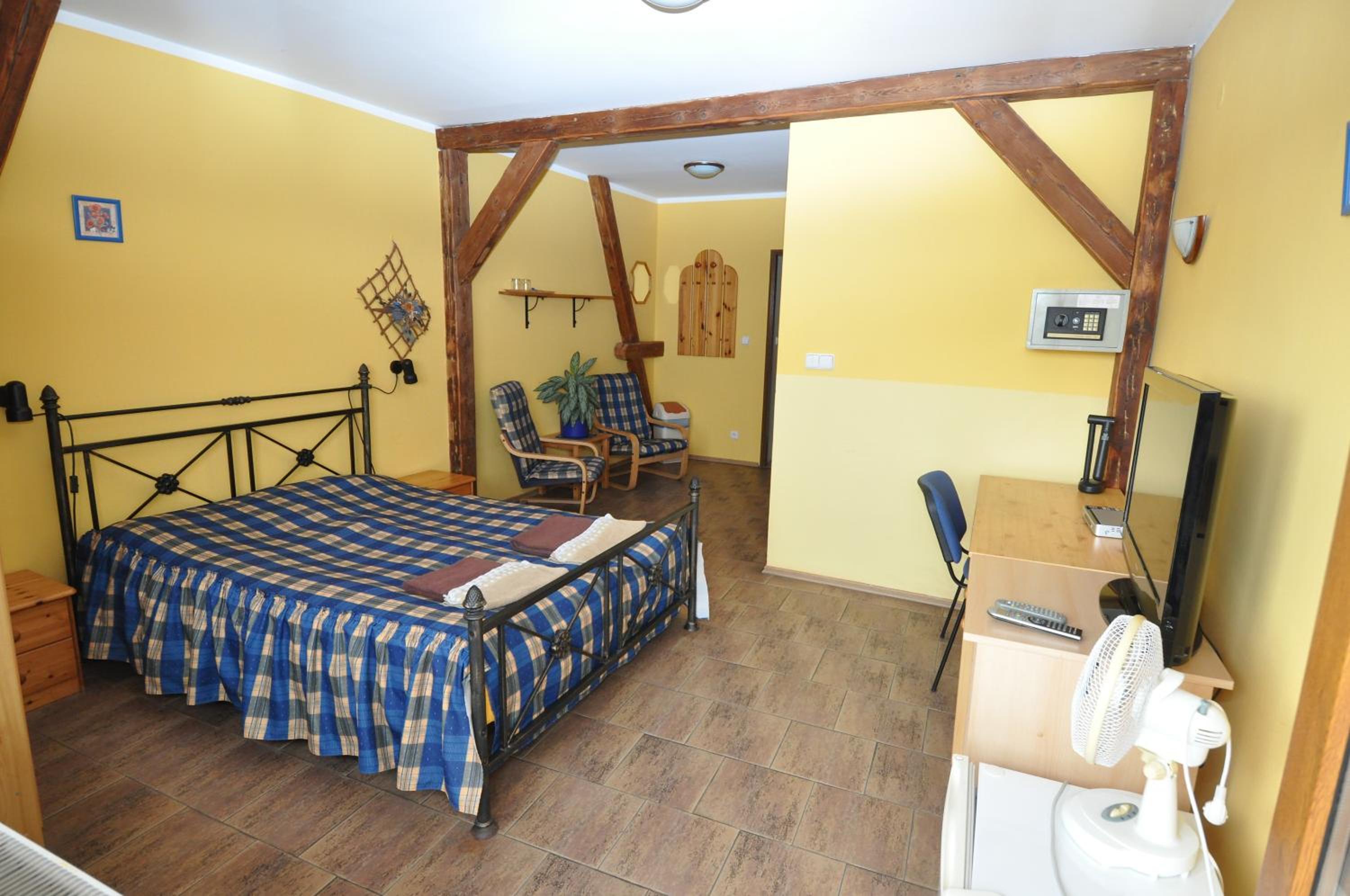 Double or Twin Room - Photo 23