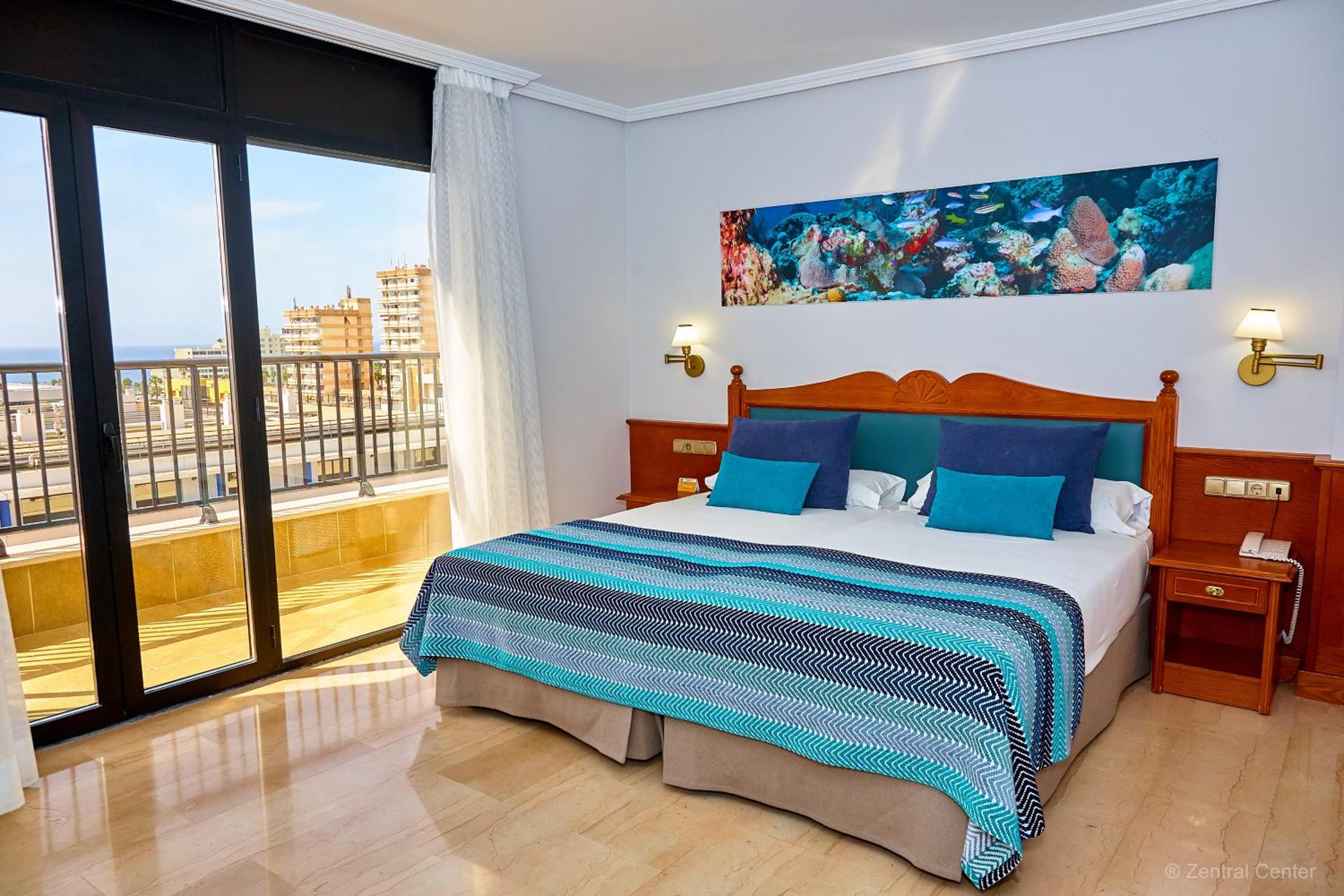 Double Room with Balcony thumbnail 6
