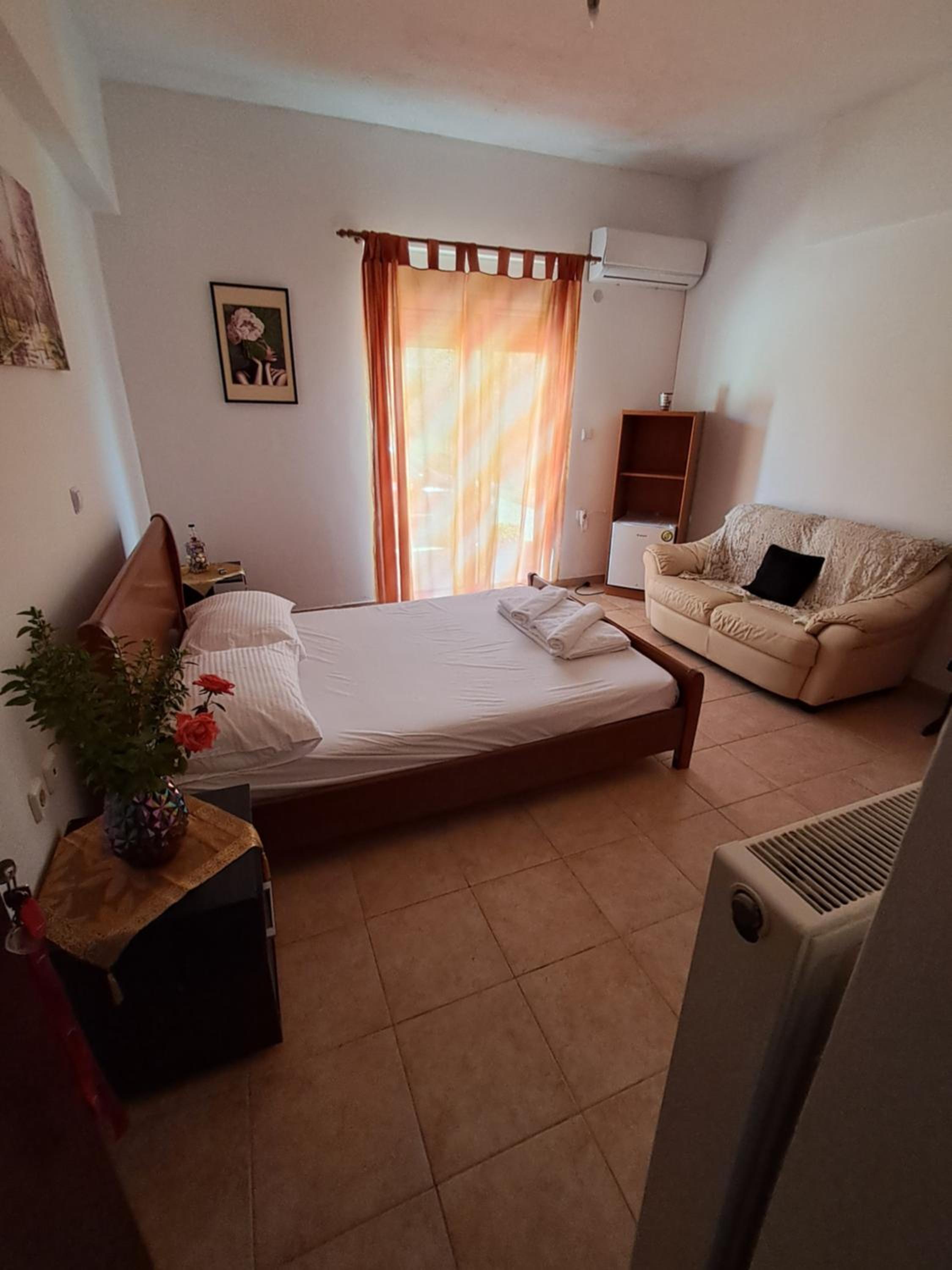 Economy Double Room photo 3