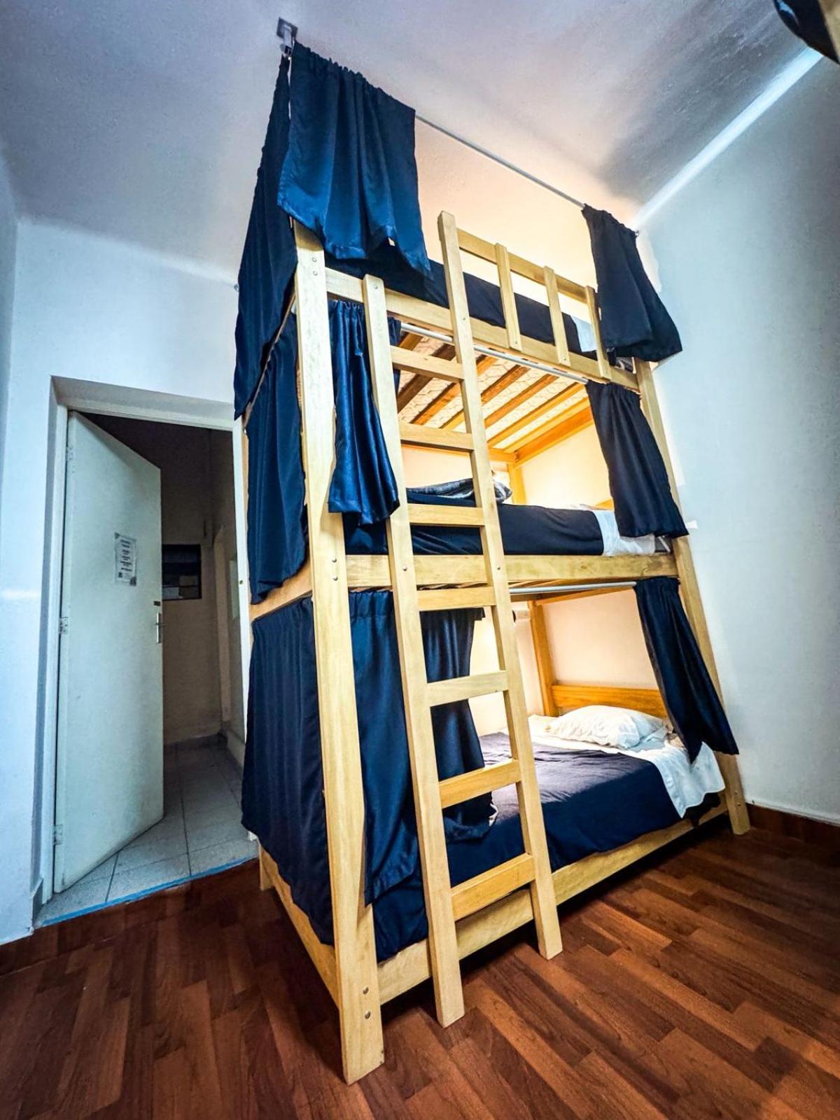 6-Bed Mixed Dormitory Room photo 3