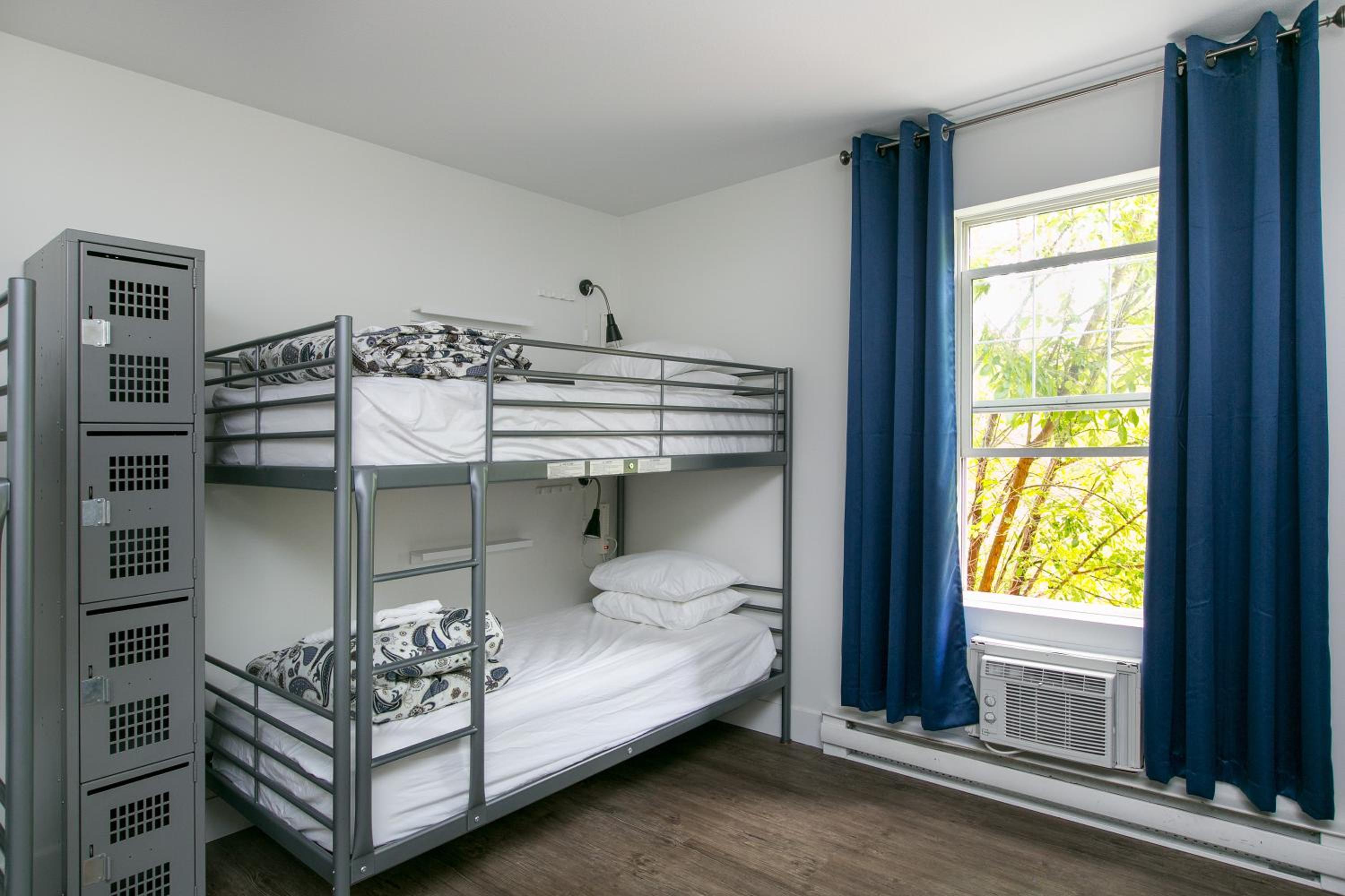 Bed in 4-Bed Female Dormitory Room photo 2