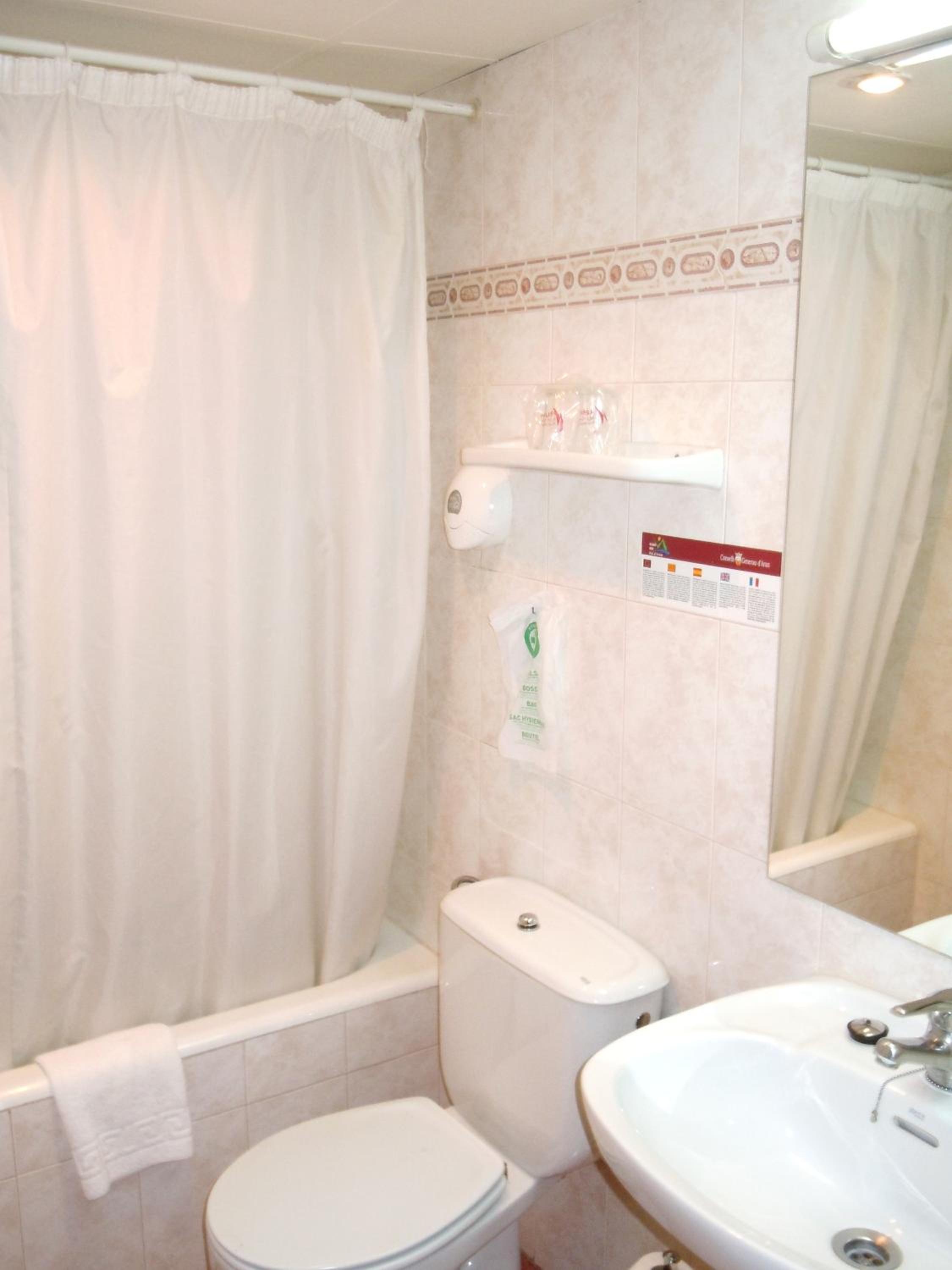 Double Room - Photo 3