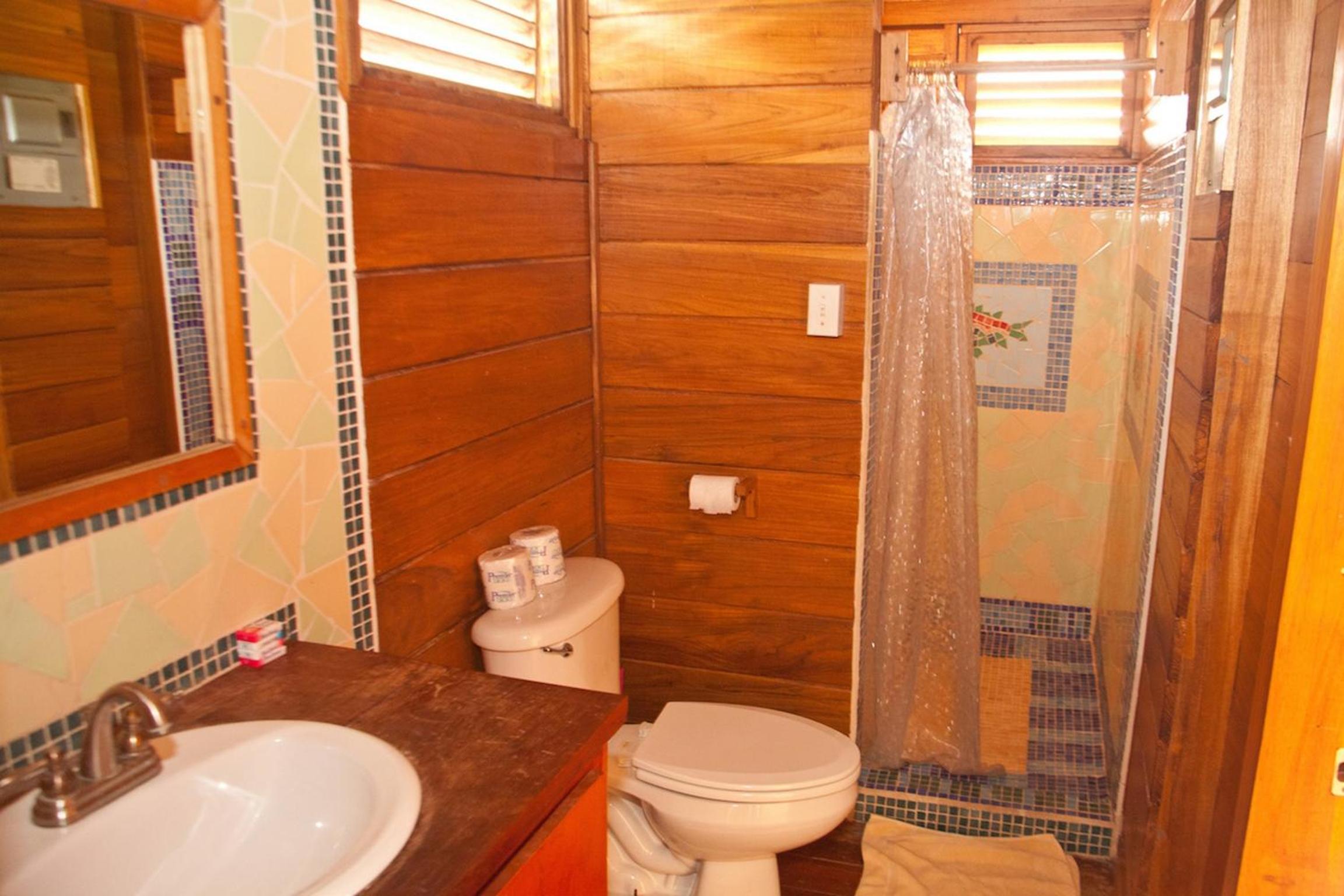  One-Bedroom Apartment with Street view photo 2