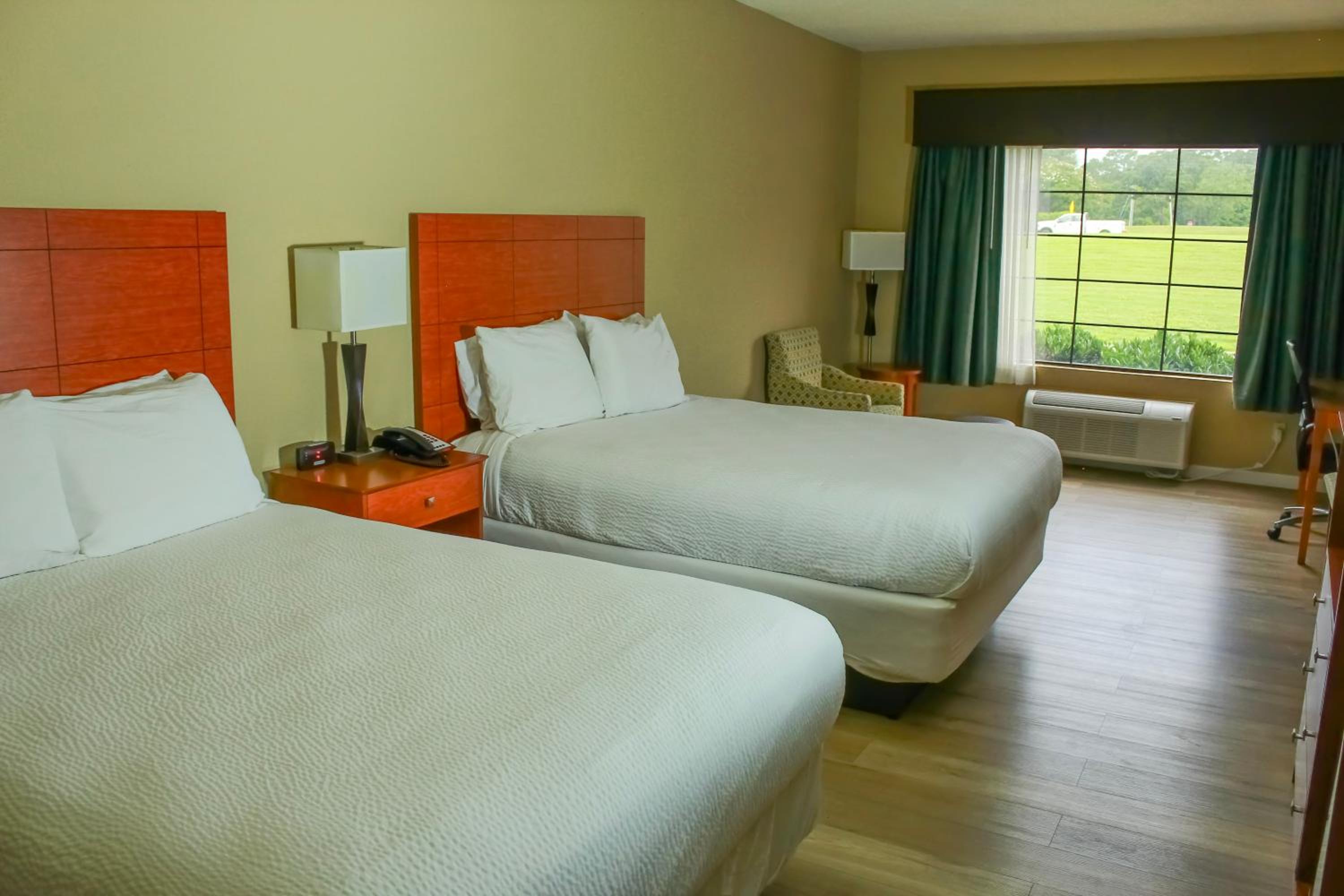 Queen Room with Two Queen Beds - Non-Smoking - Photo 3