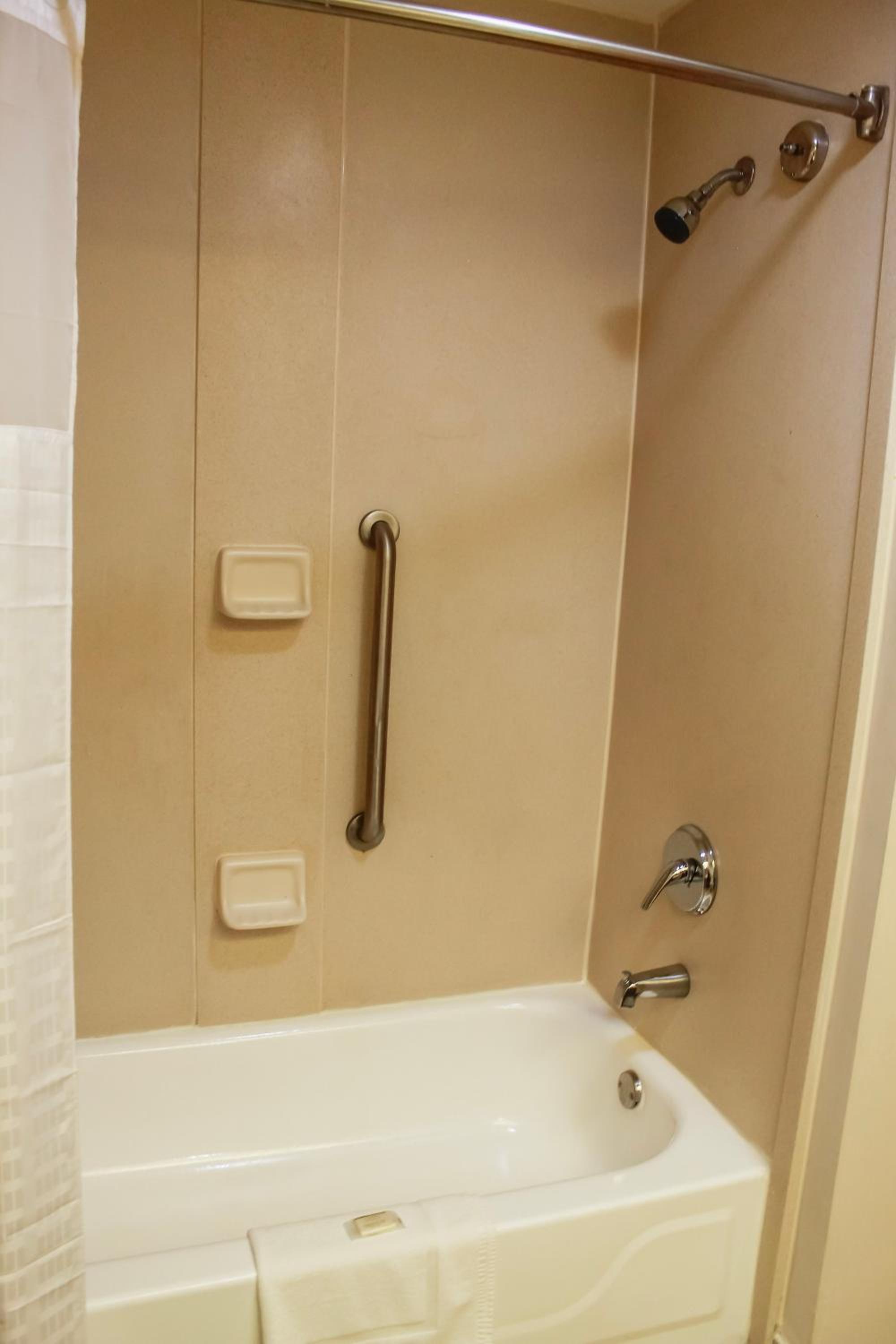 King Room with Bathtub w/Grab Bars - Mobility Access/Non-Smoking - Photo 5