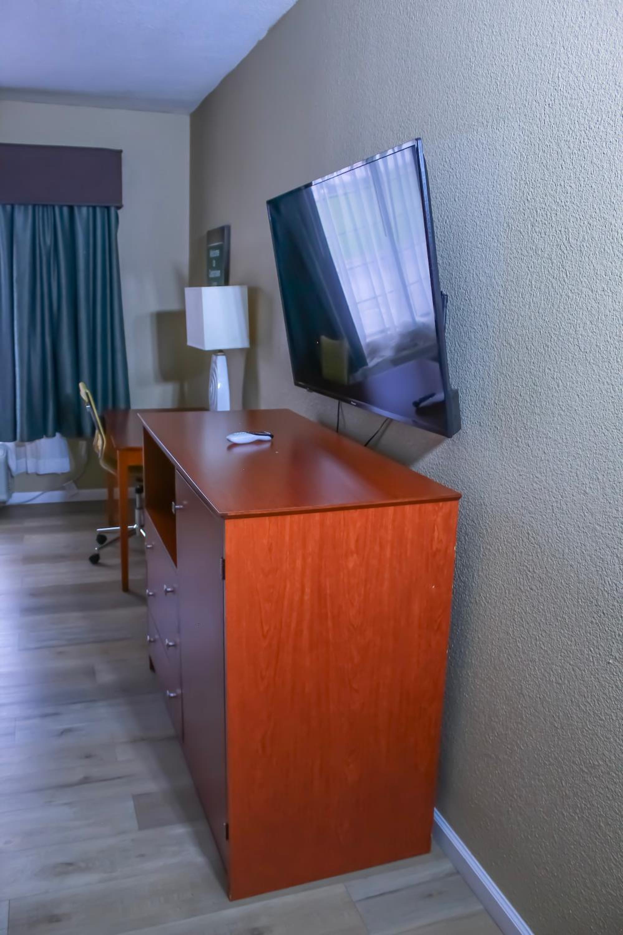 King Room - Non-Smoking - Photo 3