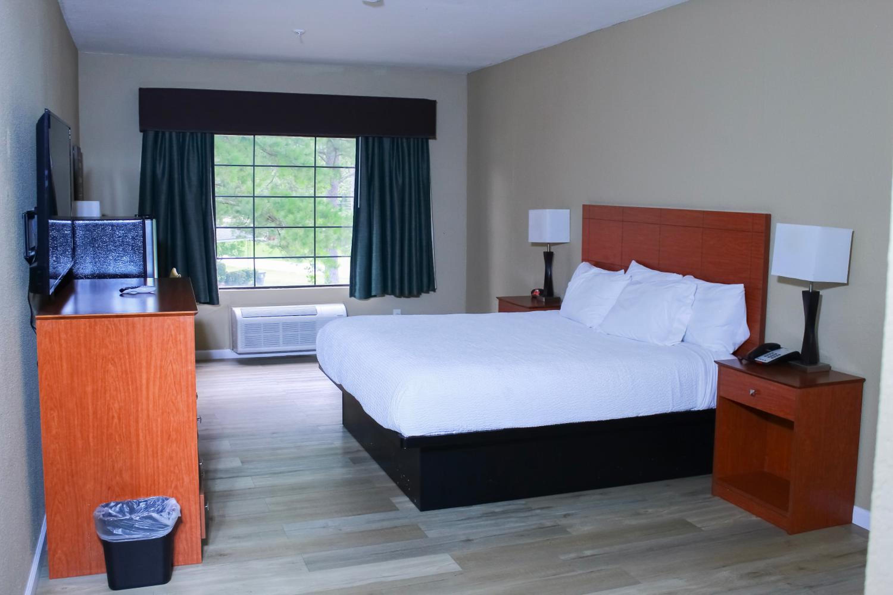 King Room - Non-Smoking - Photo 4
