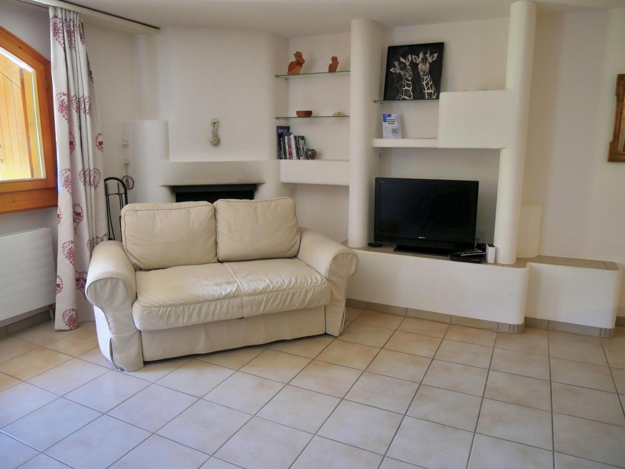 Apartment photo 2