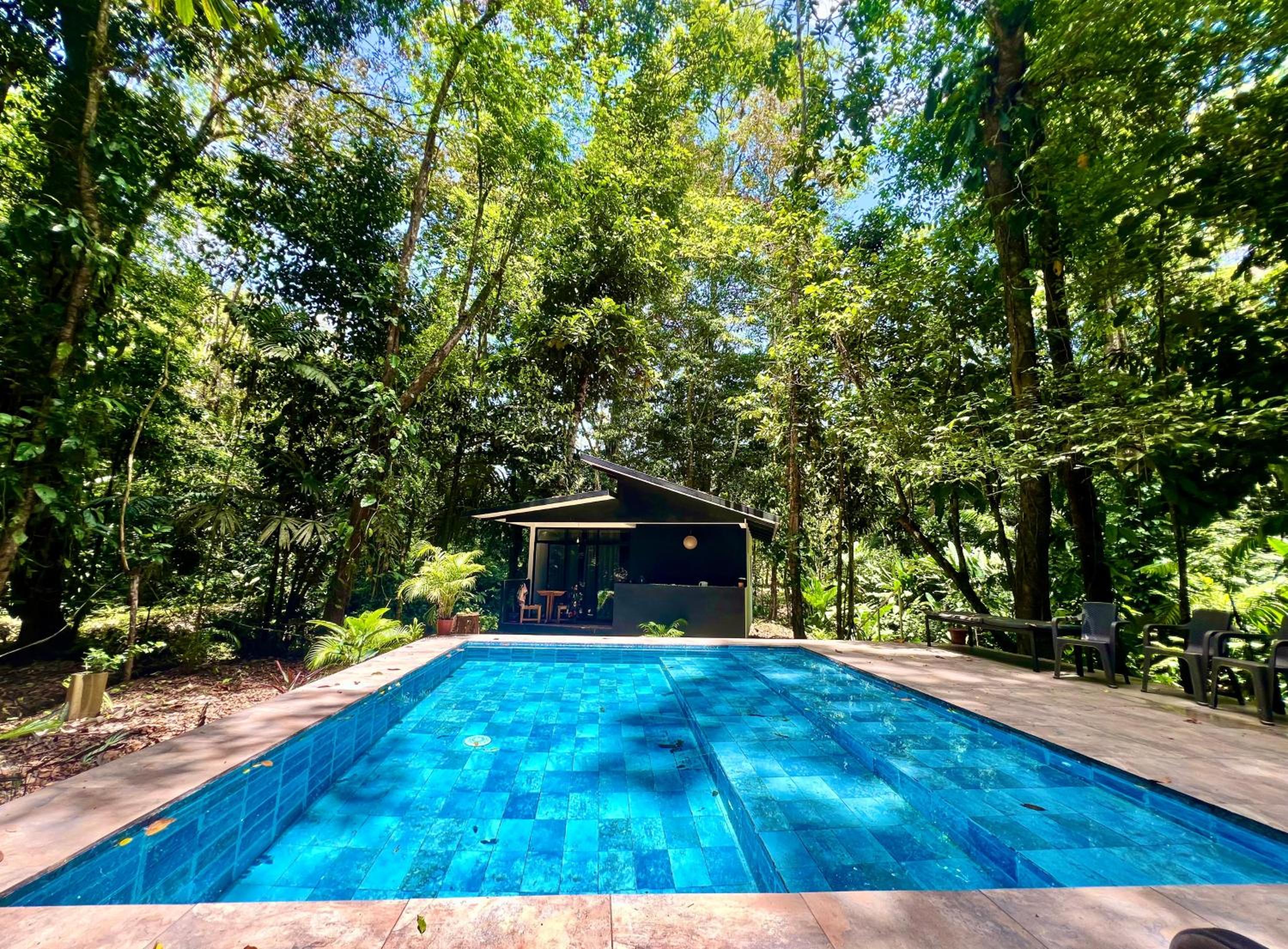 Two-Bedroom Apartment with Pool View photo 2