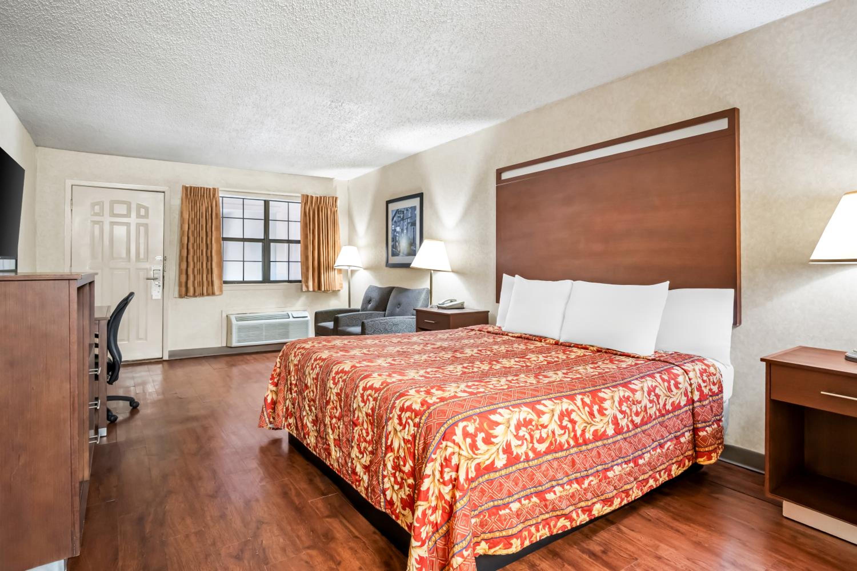 King Room - Non-Smoking - Photo 2