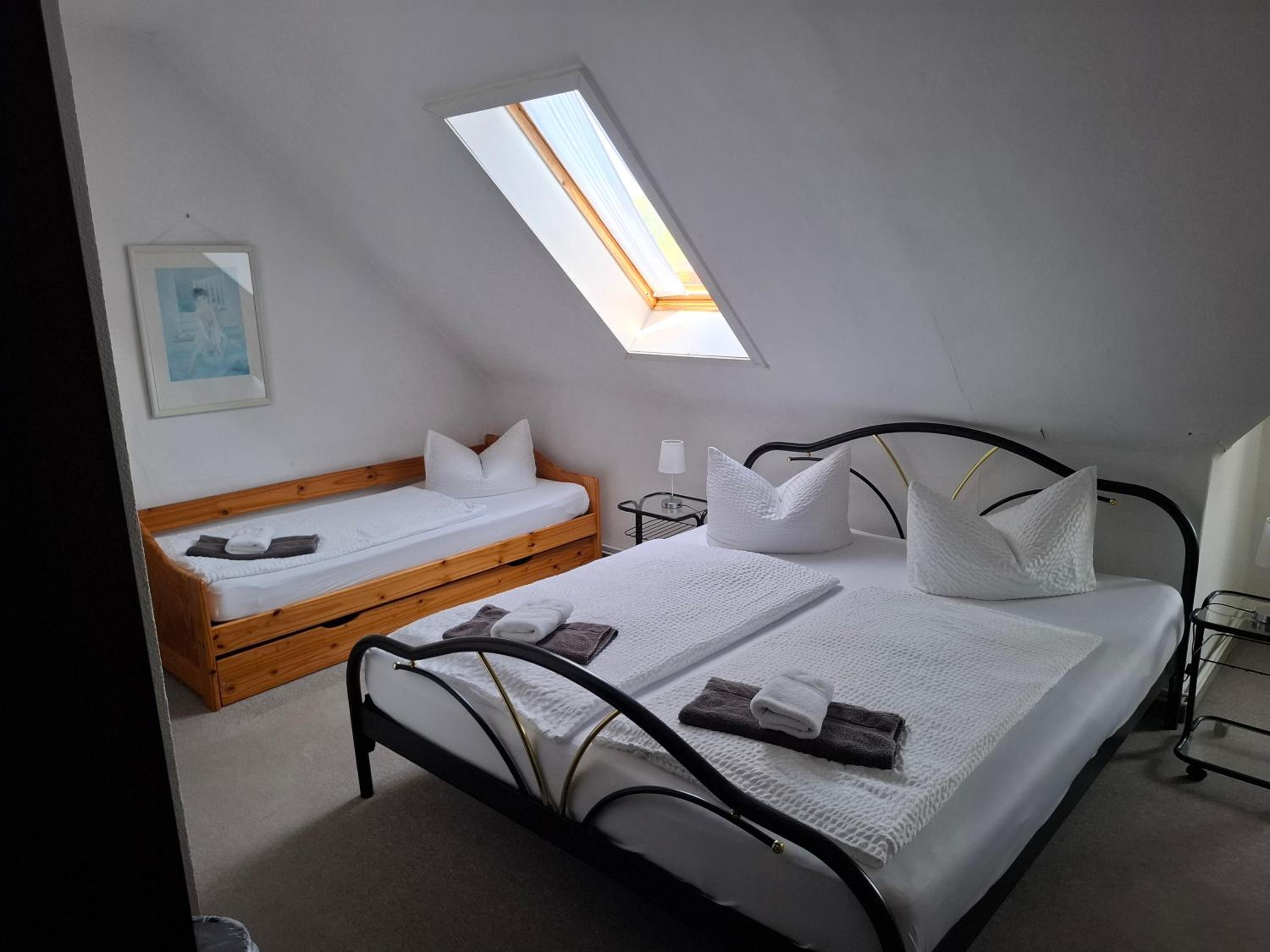 Double Room with Extra Bed photo 2