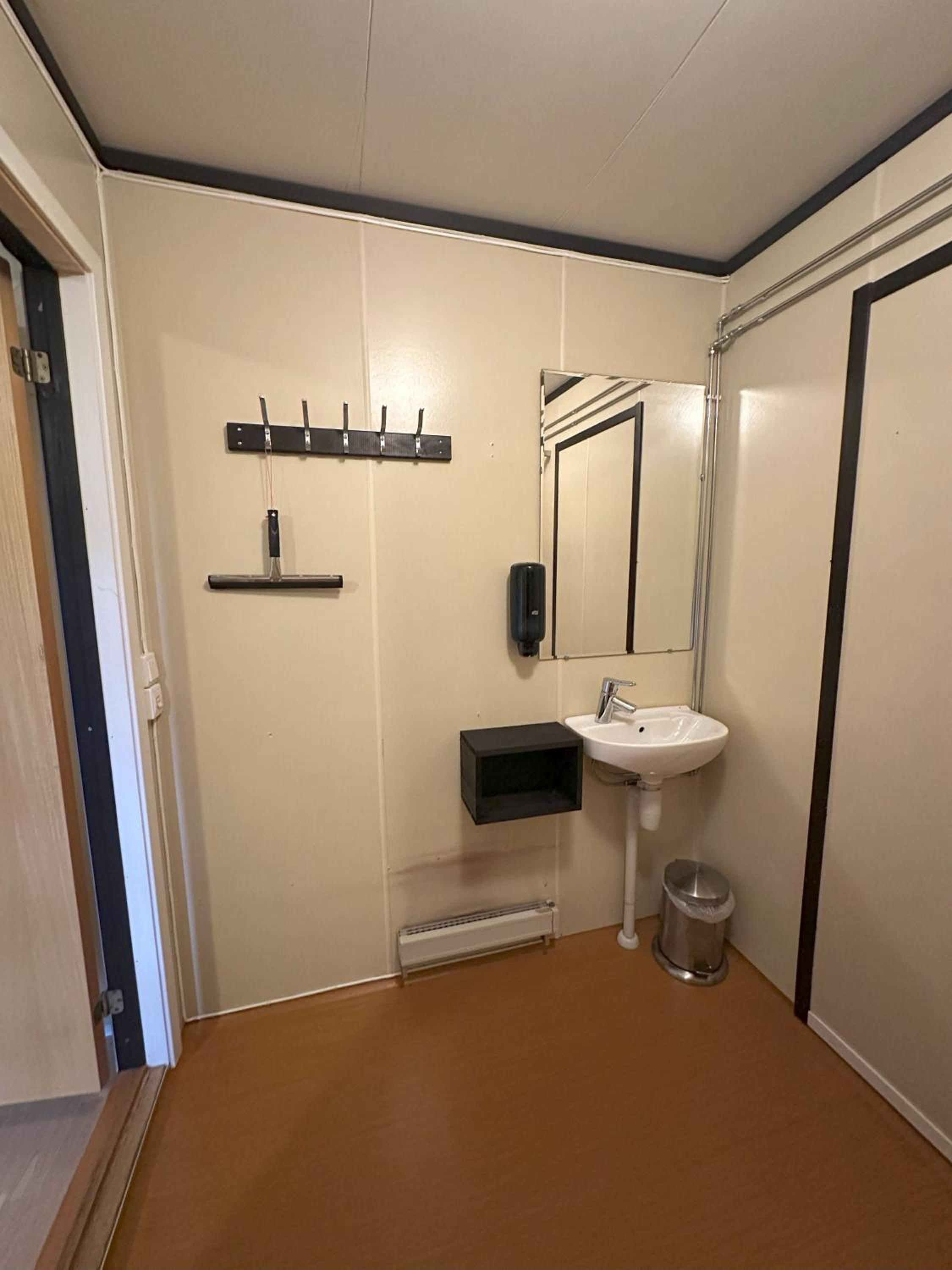 Quadruple Room with Private Bathroom photo 2