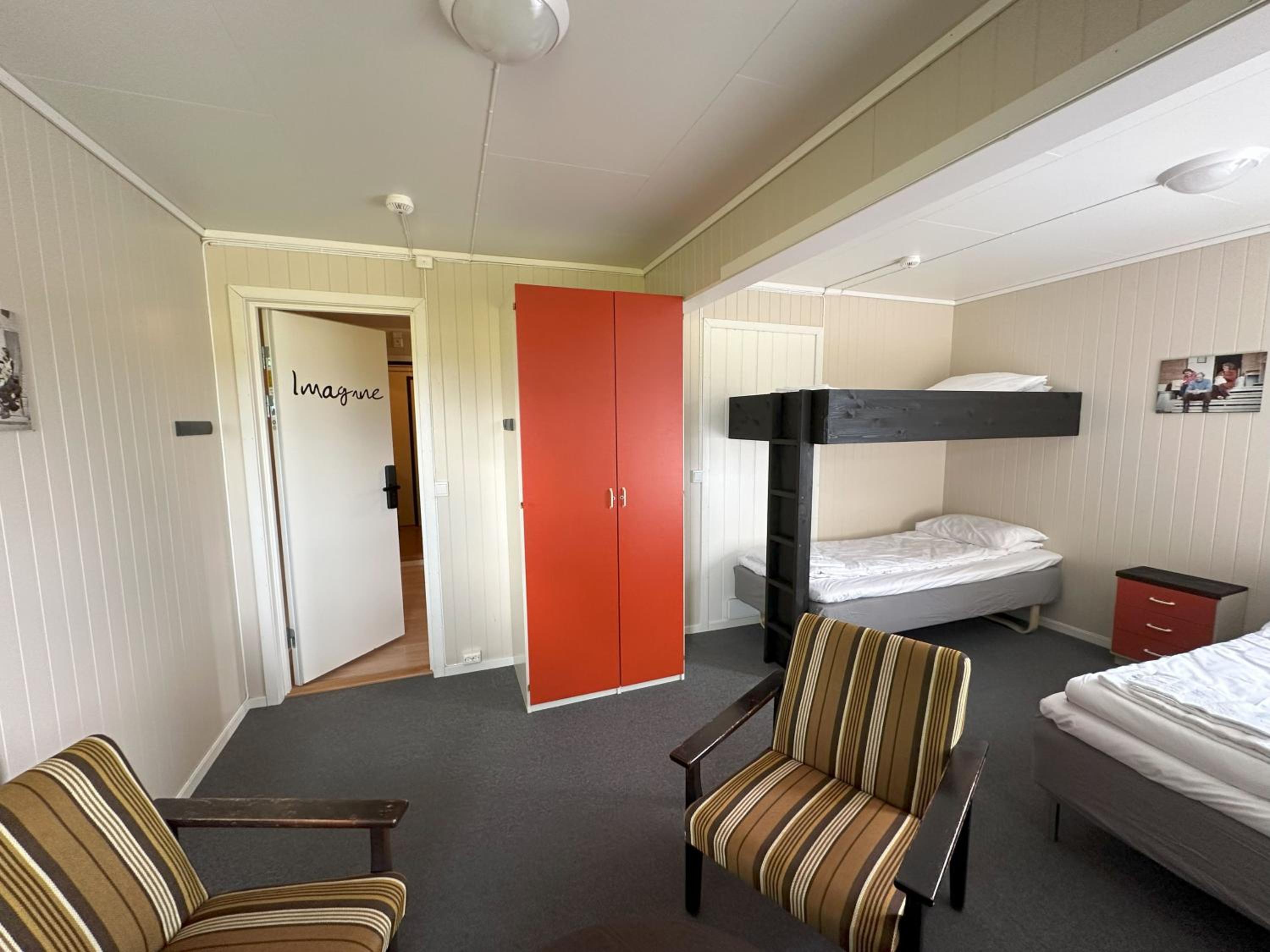 Quadruple Room with Private Bathroom photo 3