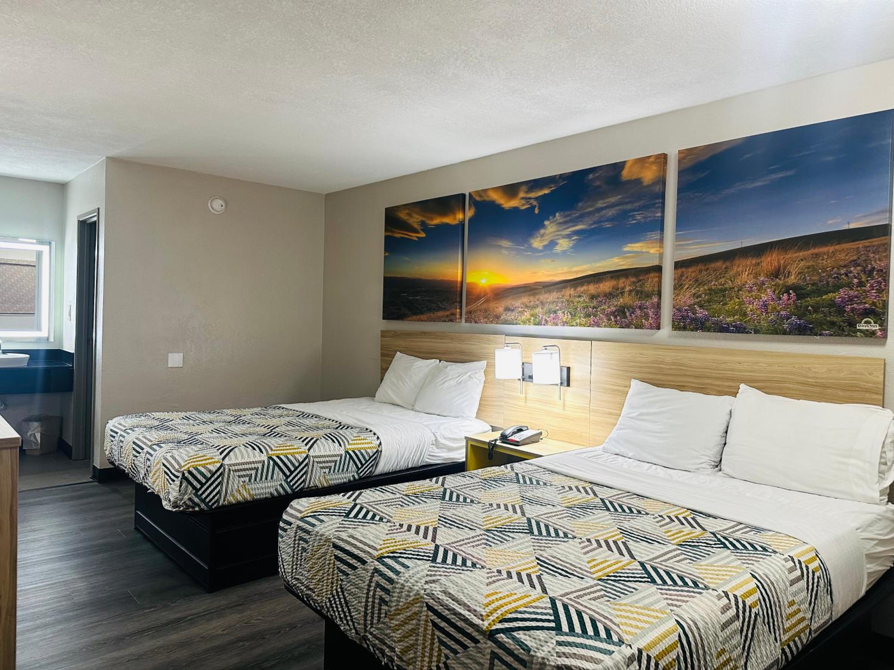 Double Room with Two Double Beds - Non-Smoking - Photo 6